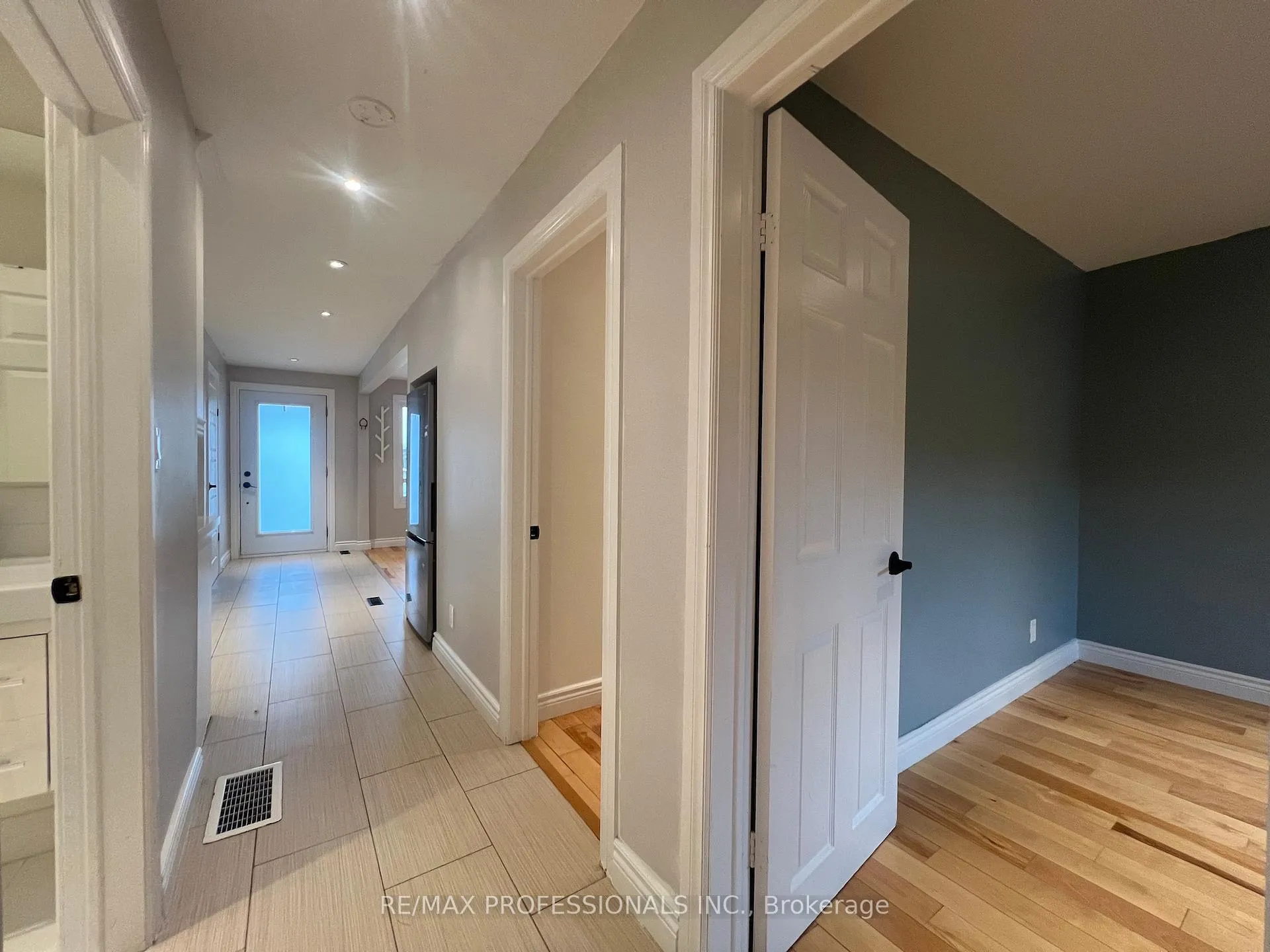 Photo 23 of 78 Athol Avenue, Etobicoke, Stonegate-Queensway — HOMEH