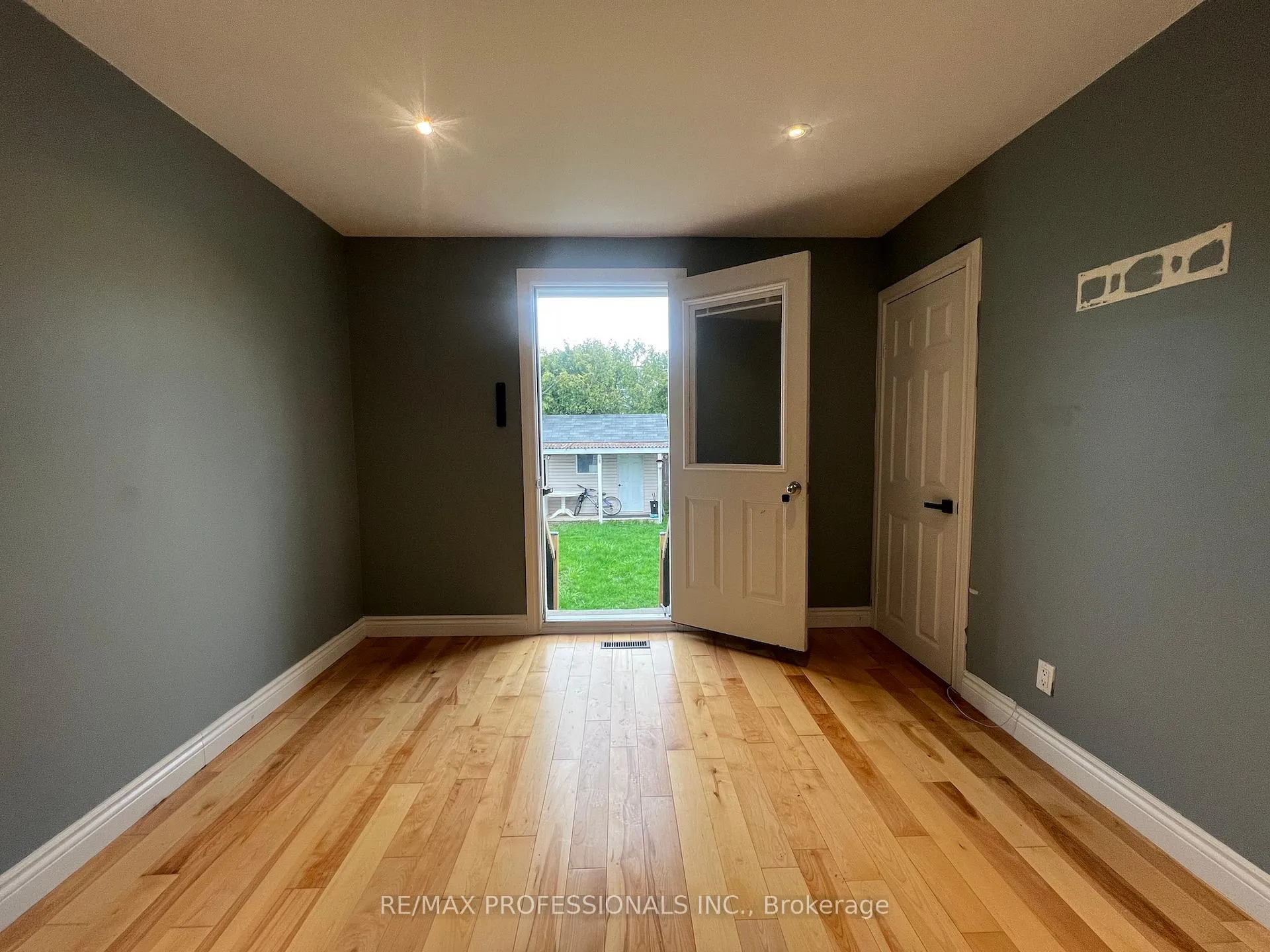 Photo 26 of 78 Athol Avenue, Etobicoke, Stonegate-Queensway — HOMEH