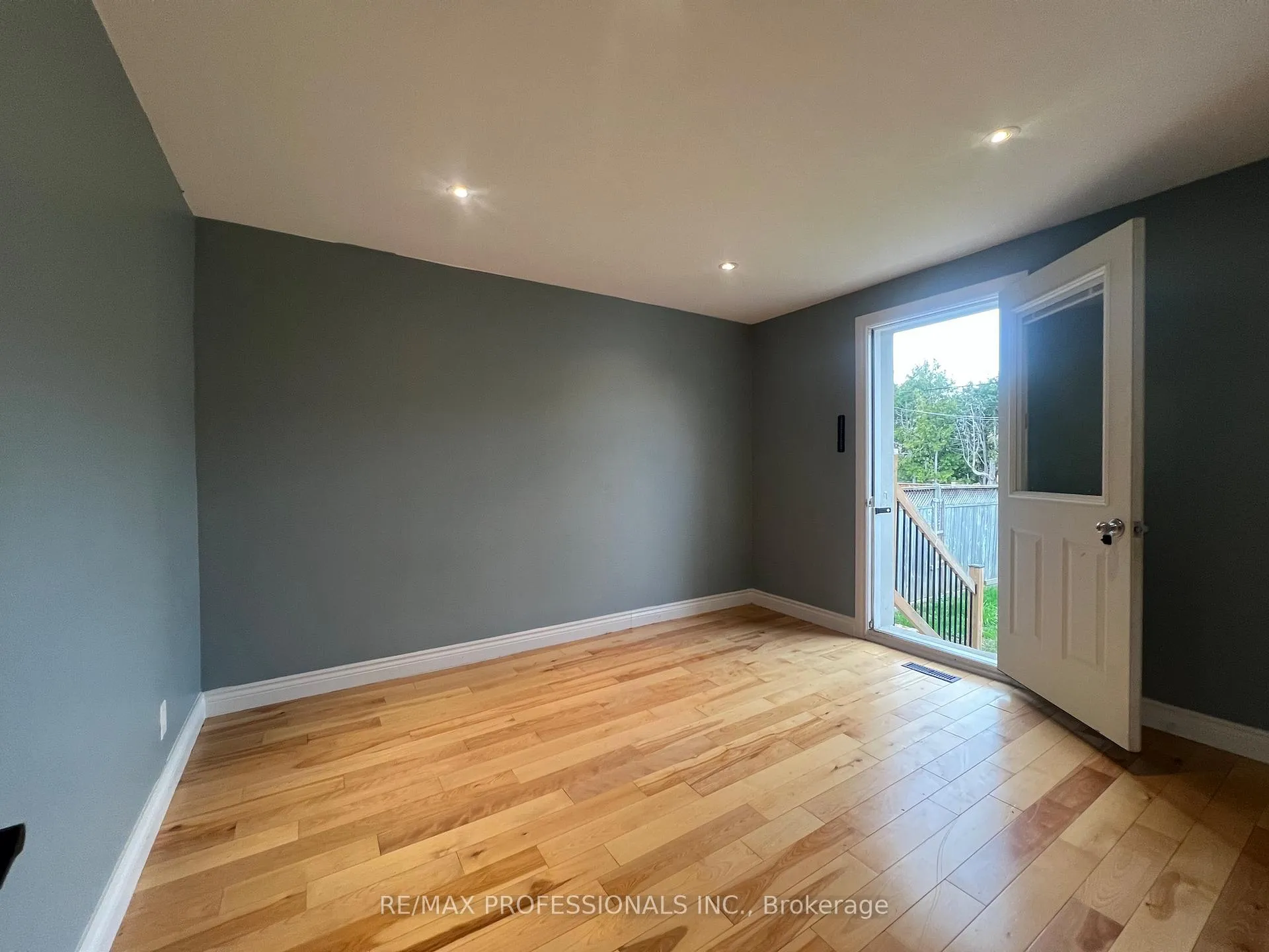 Photo 27 of 78 Athol Avenue, Etobicoke, Stonegate-Queensway — HOMEH