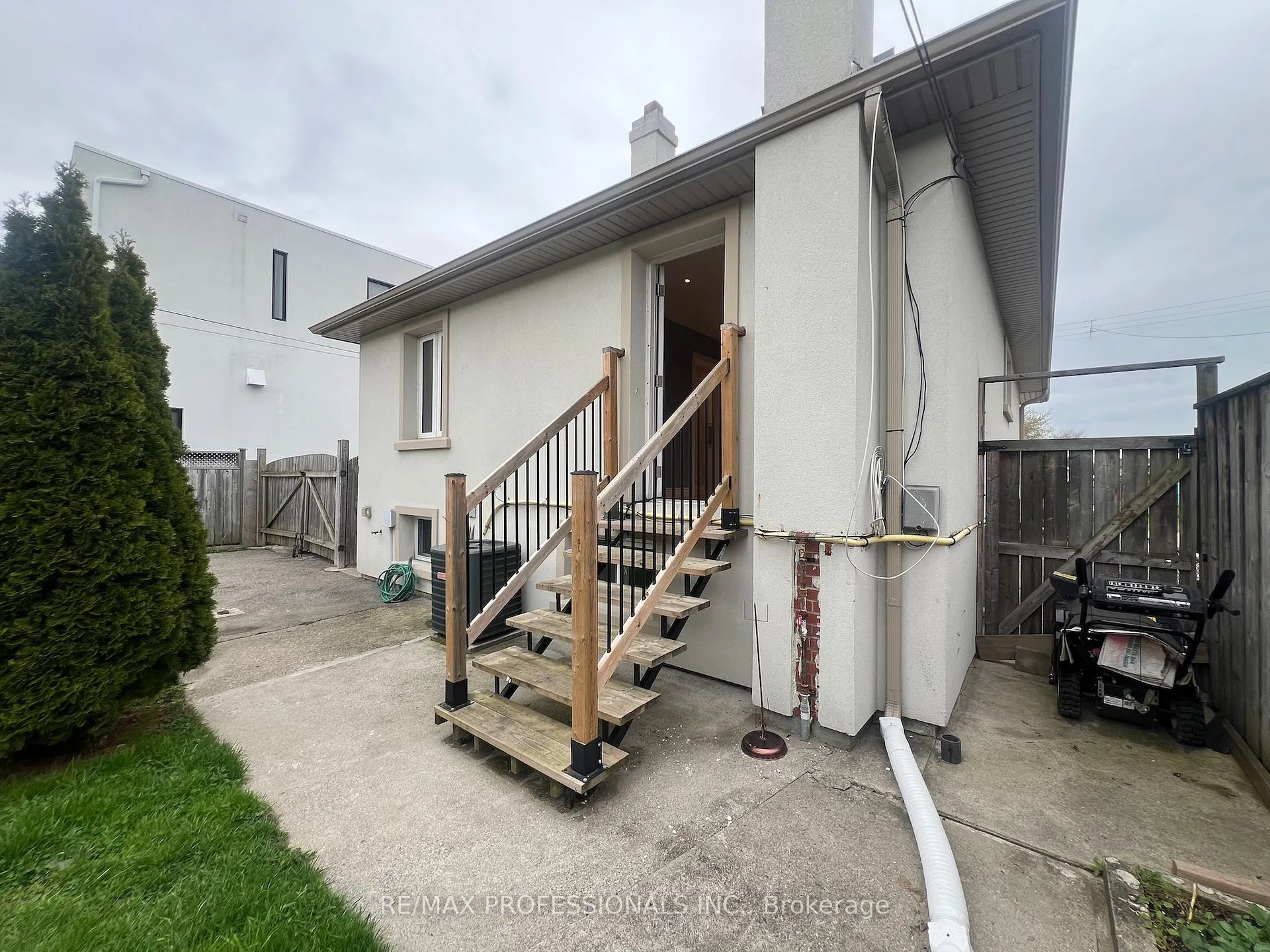 Photo 29 of 78 Athol Avenue, Etobicoke, Stonegate-Queensway — HOMEH