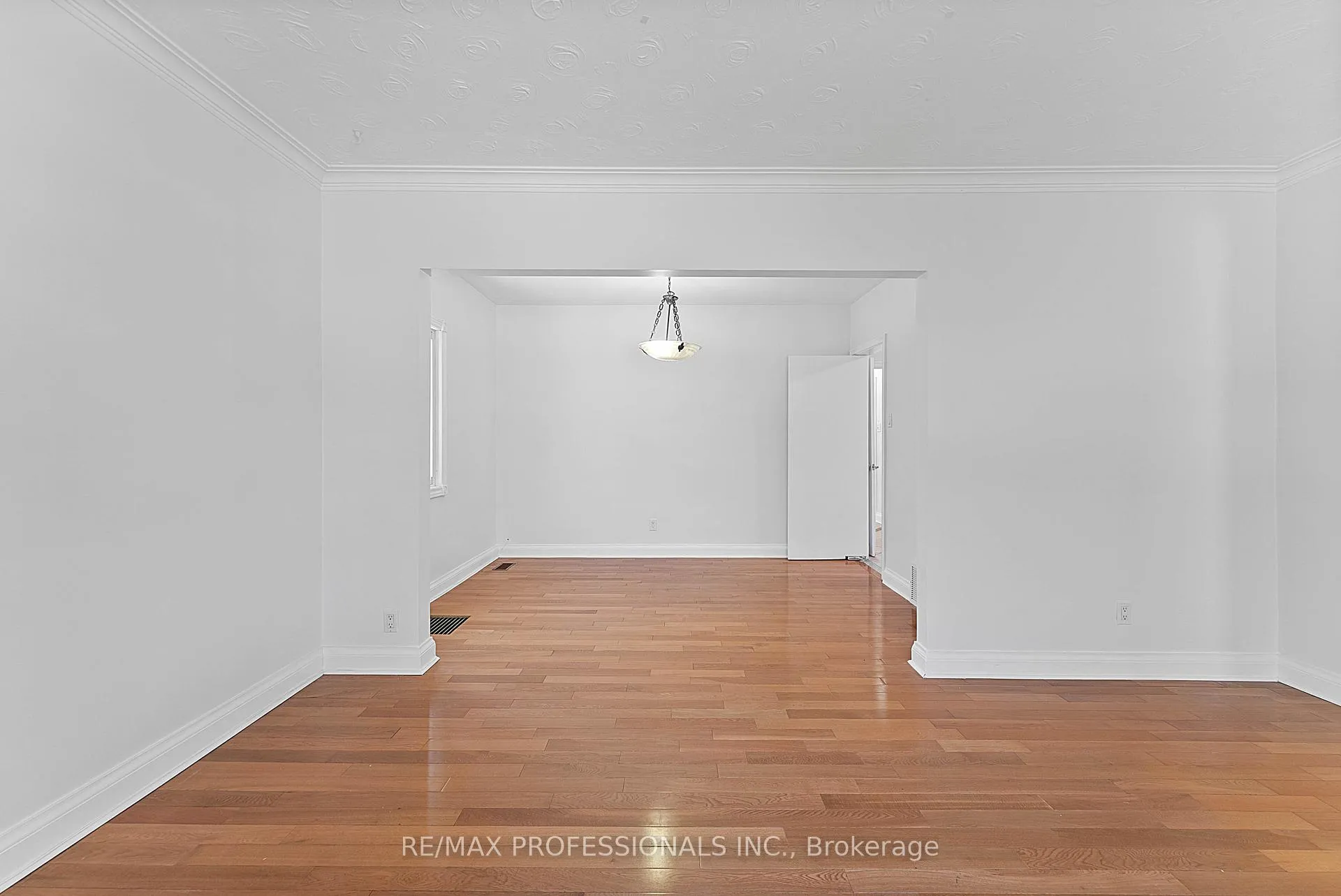 Photo 6 of 46 Stock Avenue, Etobicoke, Islington-City Centre West — HOMEH