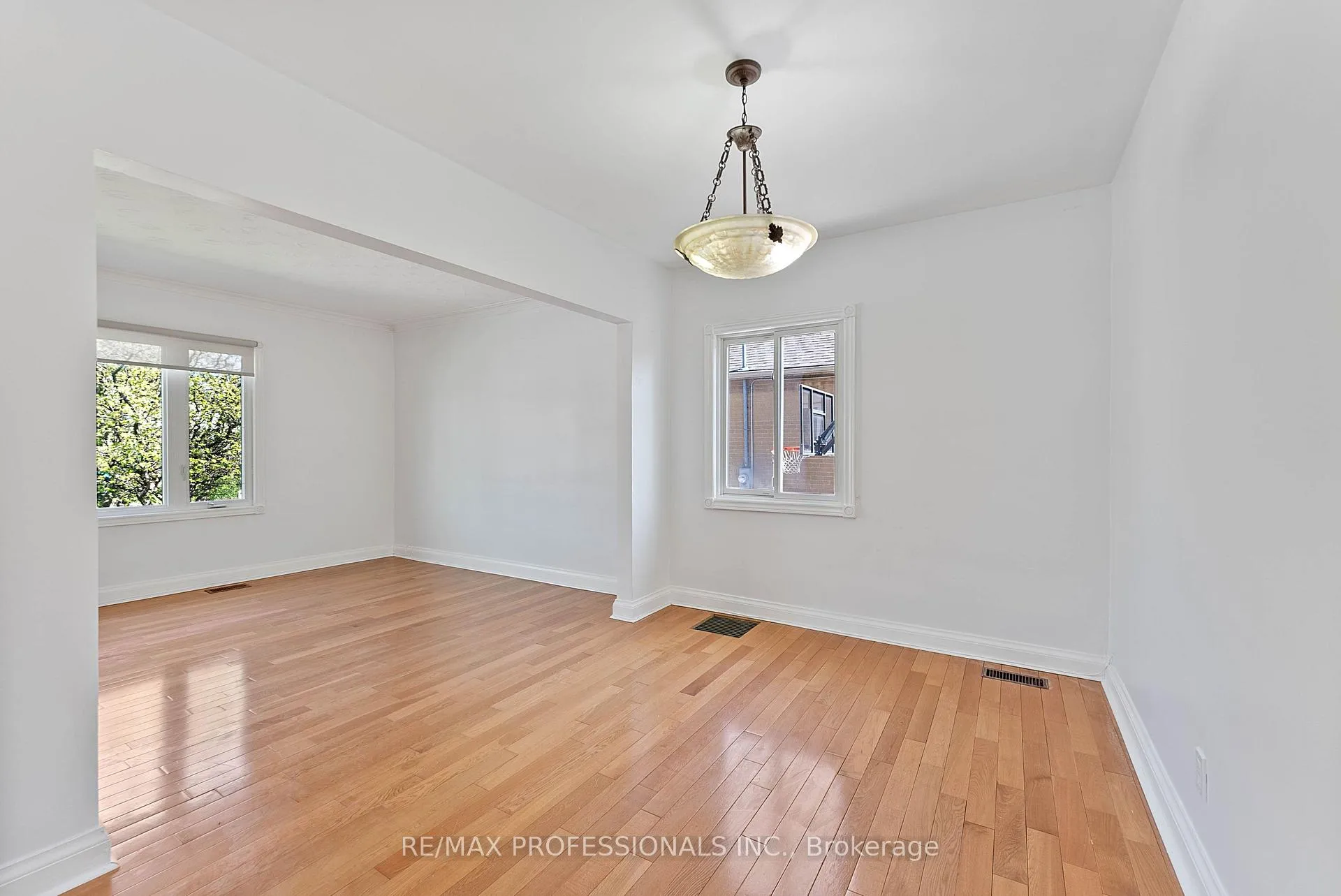 Photo 9 of 46 Stock Avenue, Etobicoke, Islington-City Centre West — HOMEH