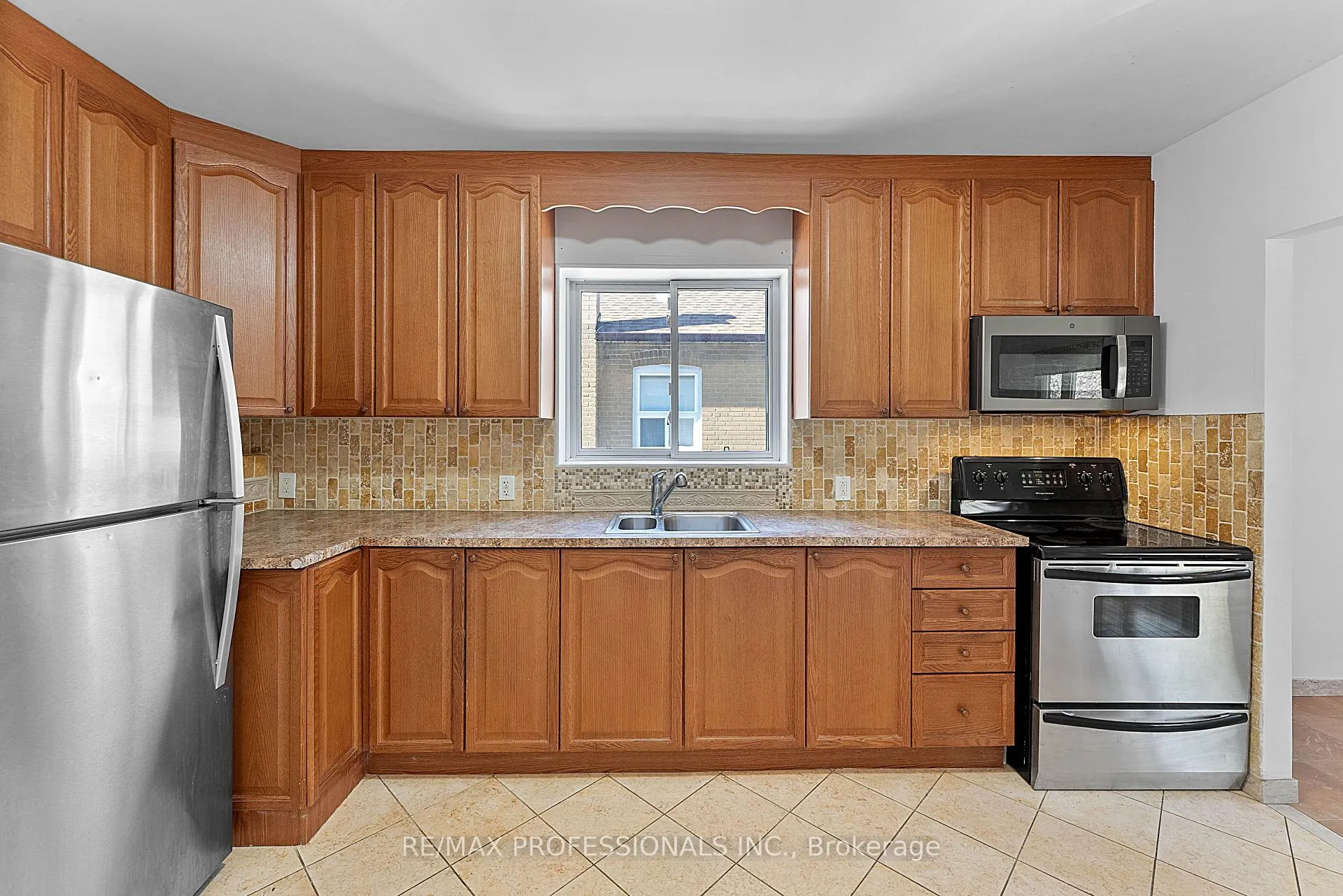 Photo 13 of 46 Stock Avenue, Etobicoke, Islington-City Centre West — HOMEH