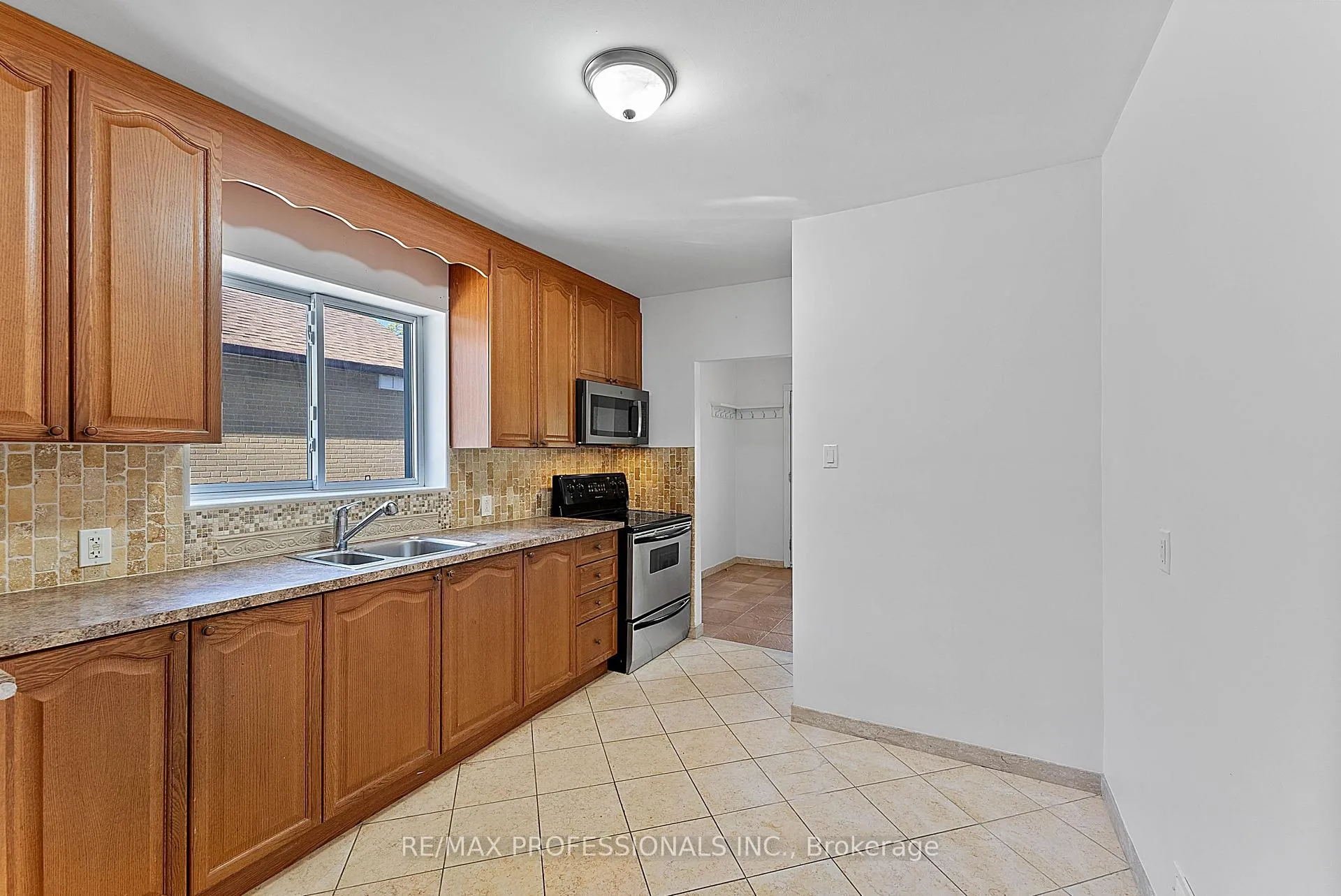 Photo 14 of 46 Stock Avenue, Etobicoke, Islington-City Centre West — HOMEH