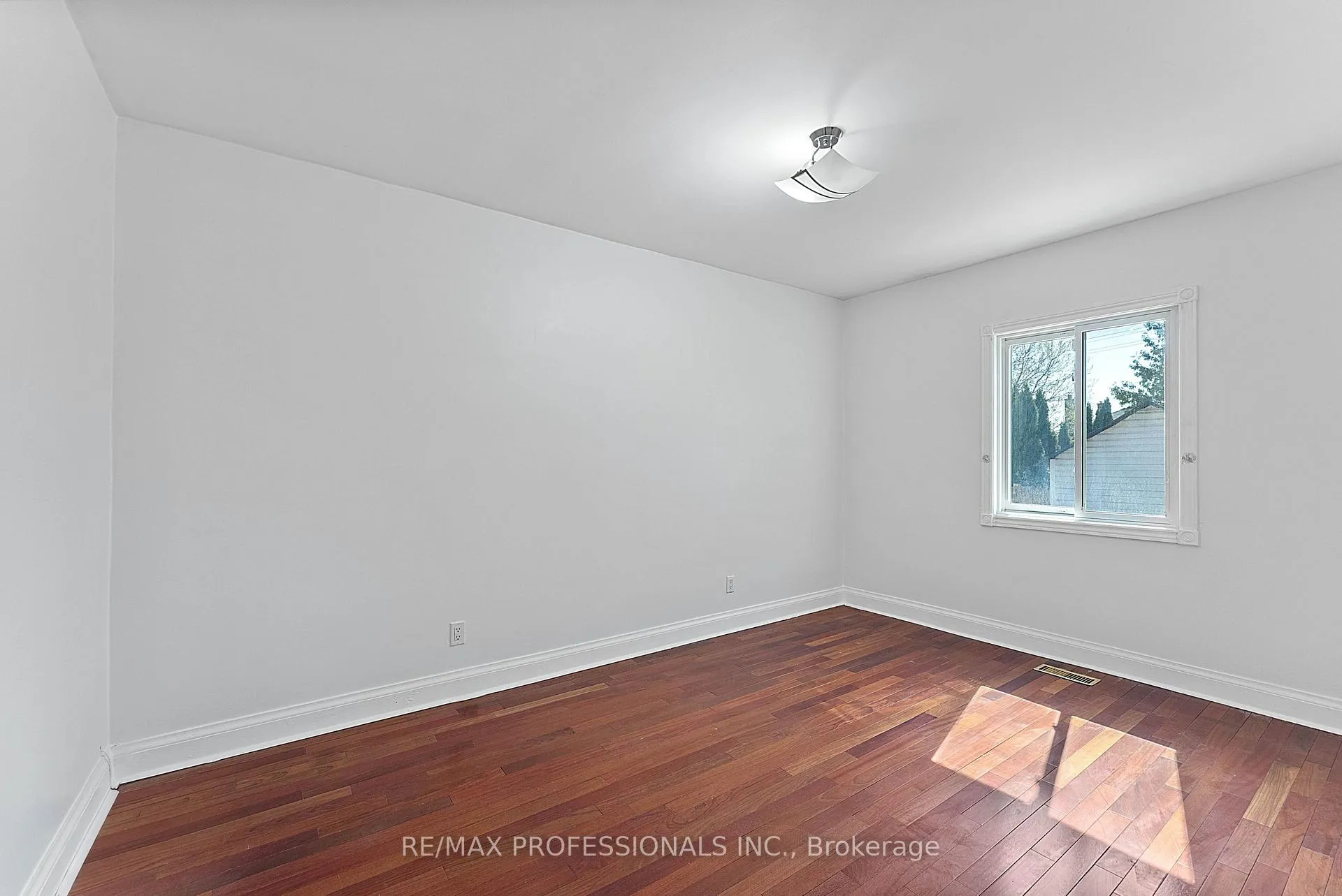 Photo 15 of 46 Stock Avenue, Etobicoke, Islington-City Centre West — HOMEH