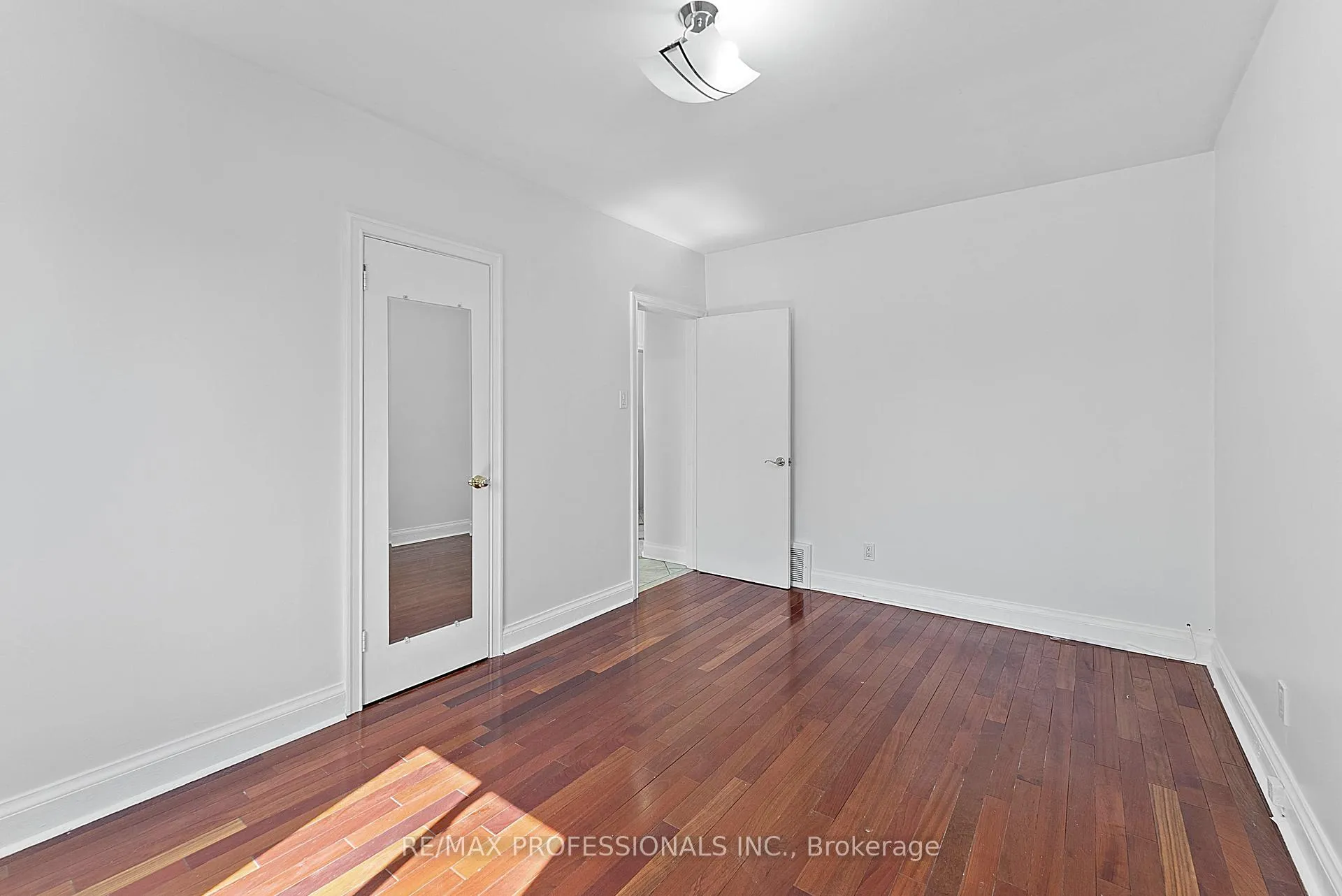 Photo 17 of 46 Stock Avenue, Etobicoke, Islington-City Centre West — HOMEH