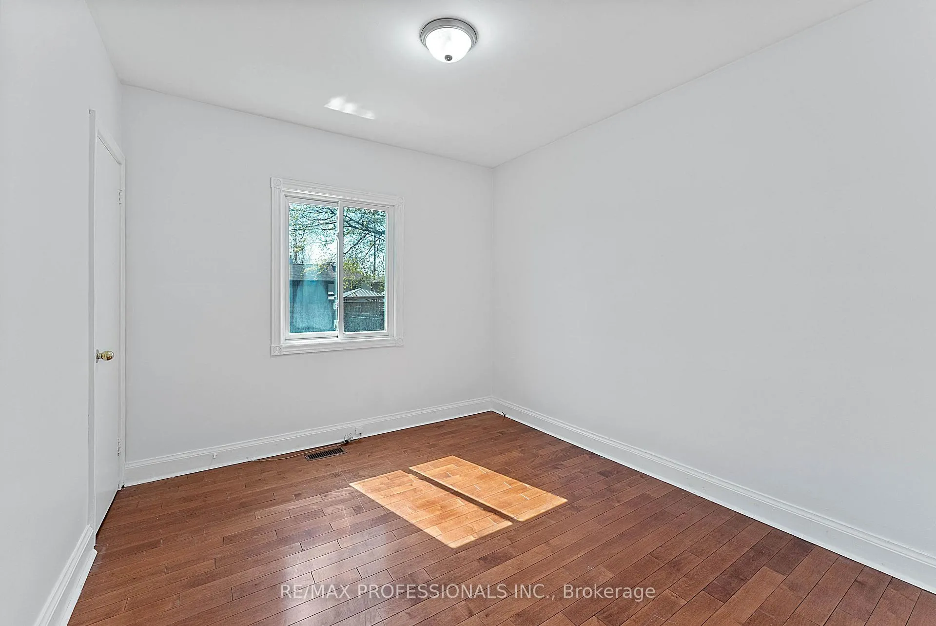 Photo 18 of 46 Stock Avenue, Etobicoke, Islington-City Centre West — HOMEH
