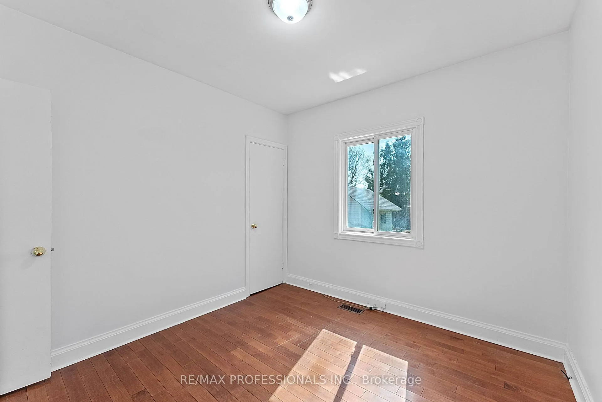 Photo 19 of 46 Stock Avenue, Etobicoke, Islington-City Centre West — HOMEH