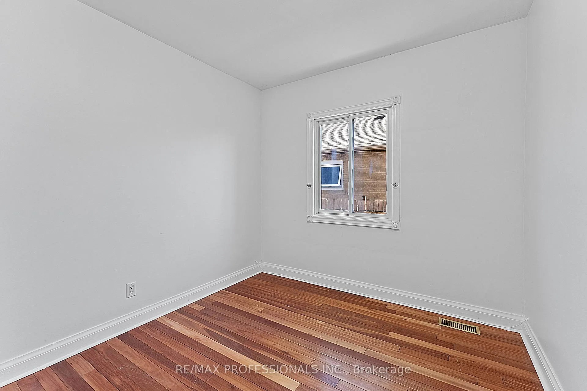 Photo 21 of 46 Stock Avenue, Etobicoke, Islington-City Centre West — HOMEH