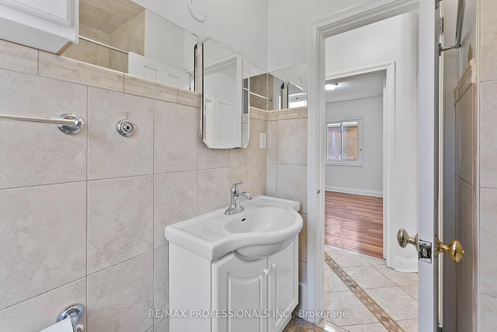 Photo 25 of 46 Stock Avenue, Etobicoke, Islington-City Centre West — HOMEH