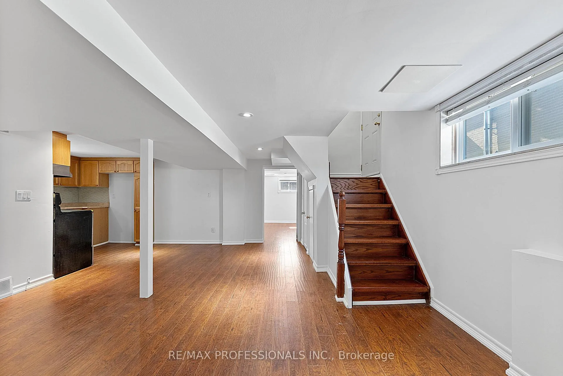 Photo 27 of 46 Stock Avenue, Etobicoke, Islington-City Centre West — HOMEH