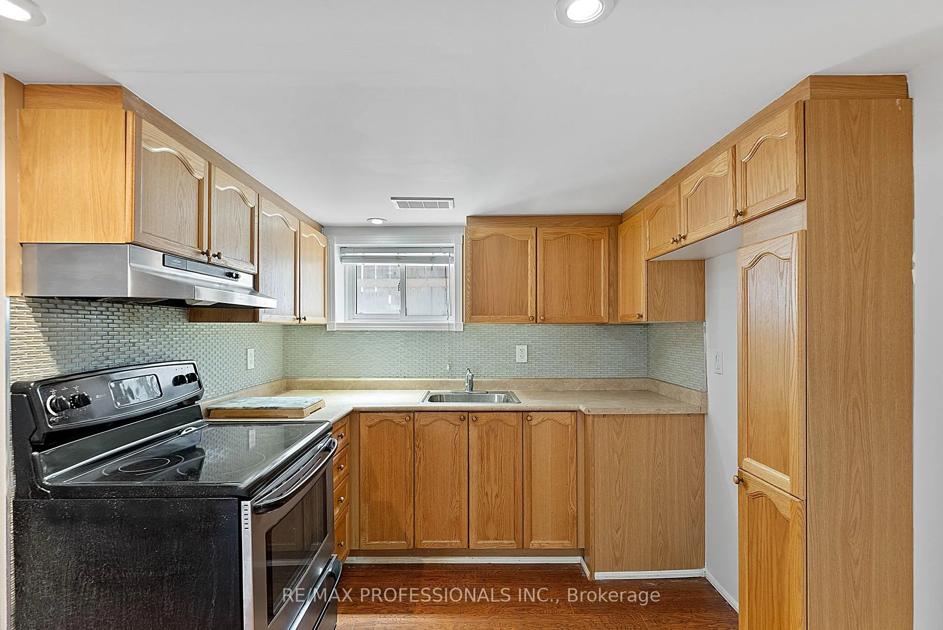Photo 29 of 46 Stock Avenue, Etobicoke, Islington-City Centre West — HOMEH