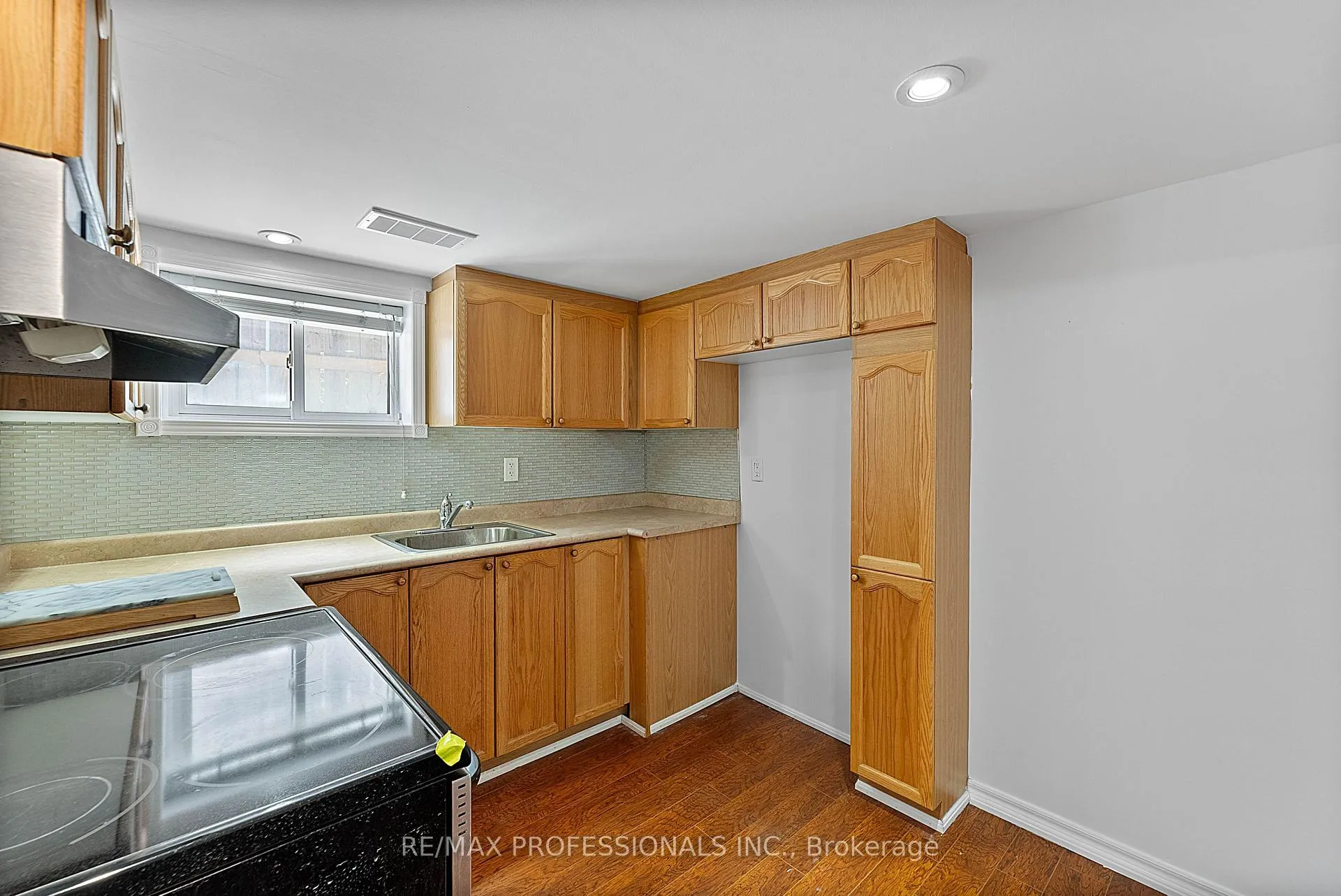 Photo 30 of 46 Stock Avenue, Etobicoke, Islington-City Centre West — HOMEH