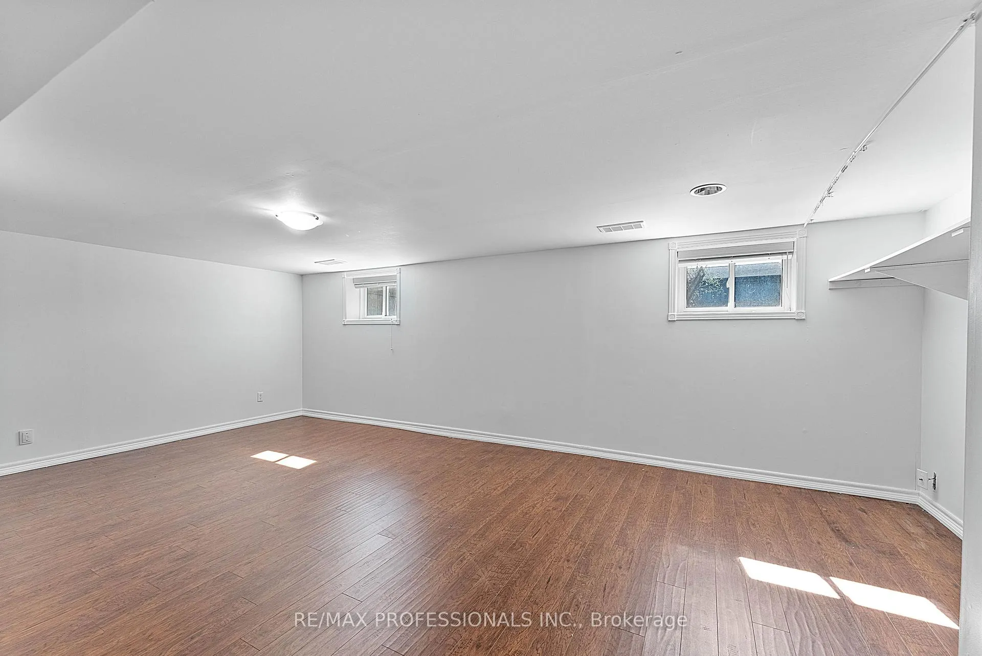 Photo 32 of 46 Stock Avenue, Etobicoke, Islington-City Centre West — HOMEH