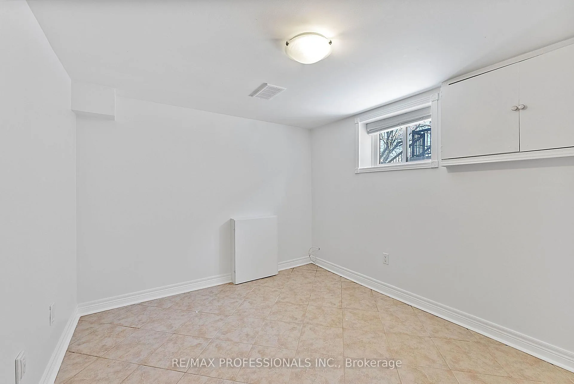 Photo 36 of 46 Stock Avenue, Etobicoke, Islington-City Centre West — HOMEH