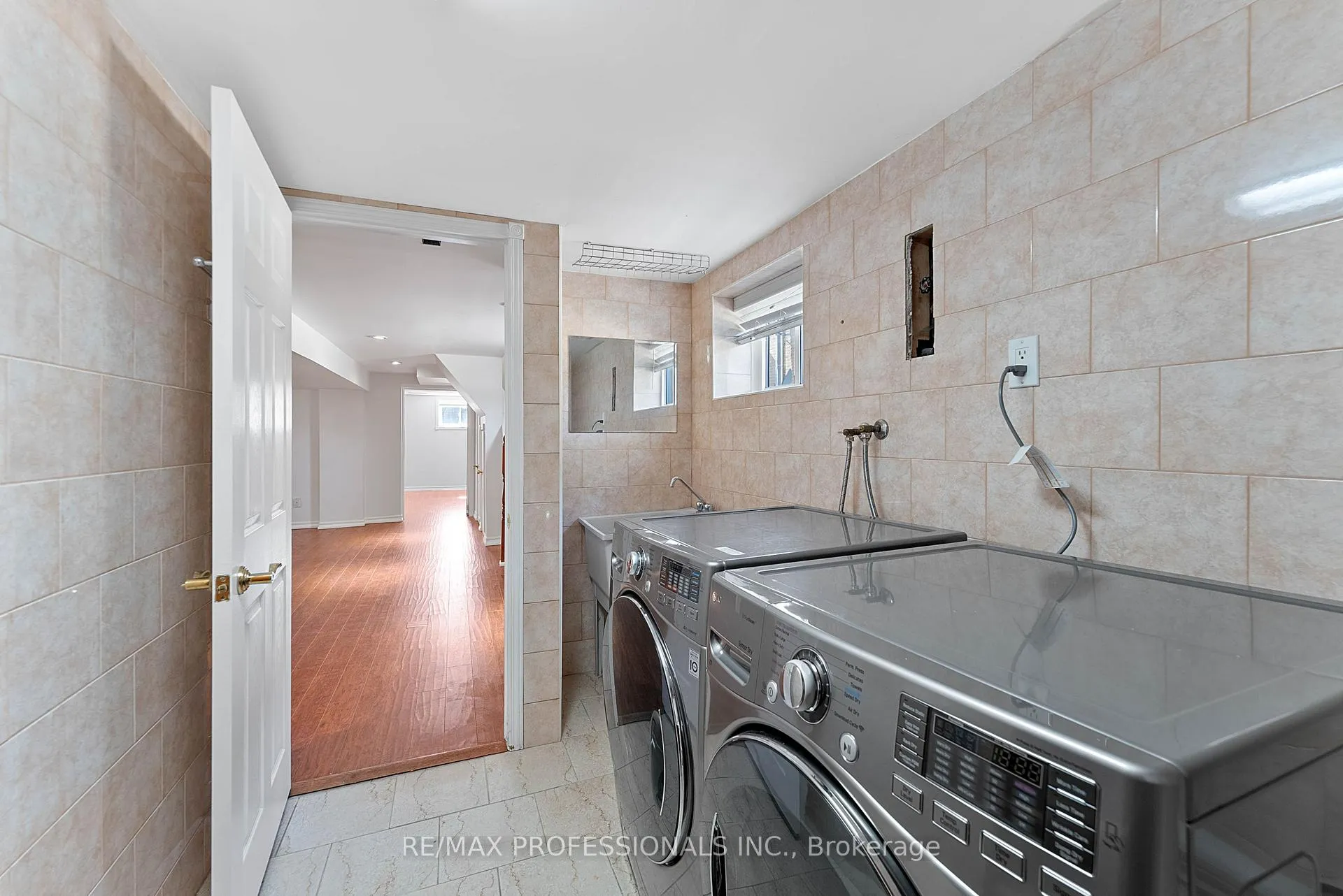 Photo 38 of 46 Stock Avenue, Etobicoke, Islington-City Centre West — HOMEH