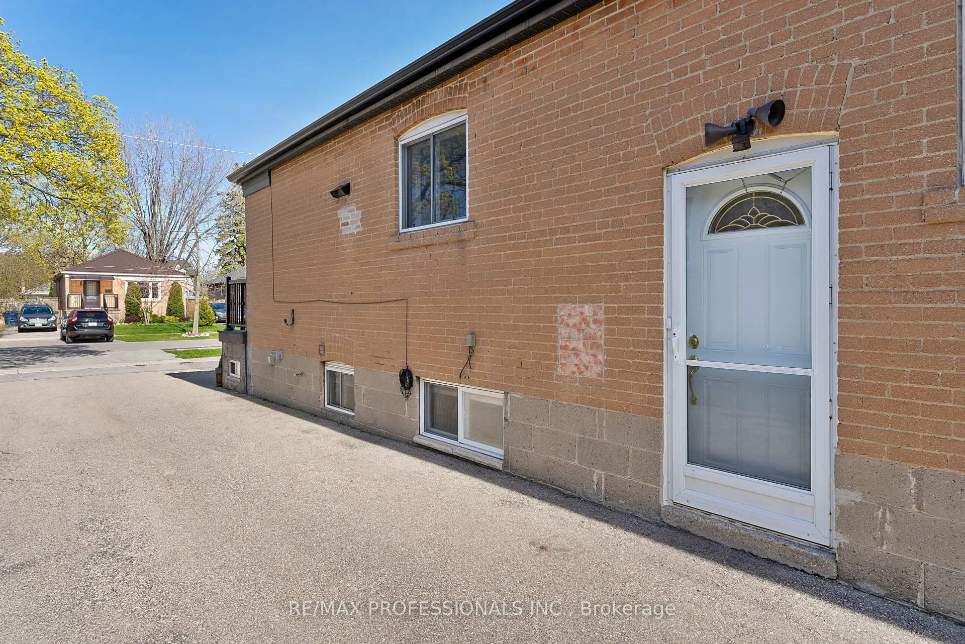 Photo 42 of 46 Stock Avenue, Etobicoke, Islington-City Centre West — HOMEH
