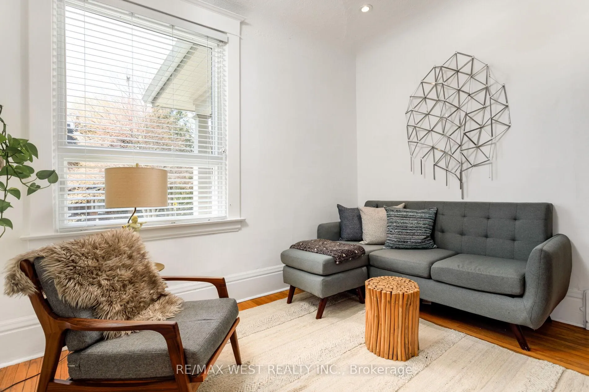 Photo 4 of 127 Glendale Avenue, Toronto, High Park-Swansea — HOMEH