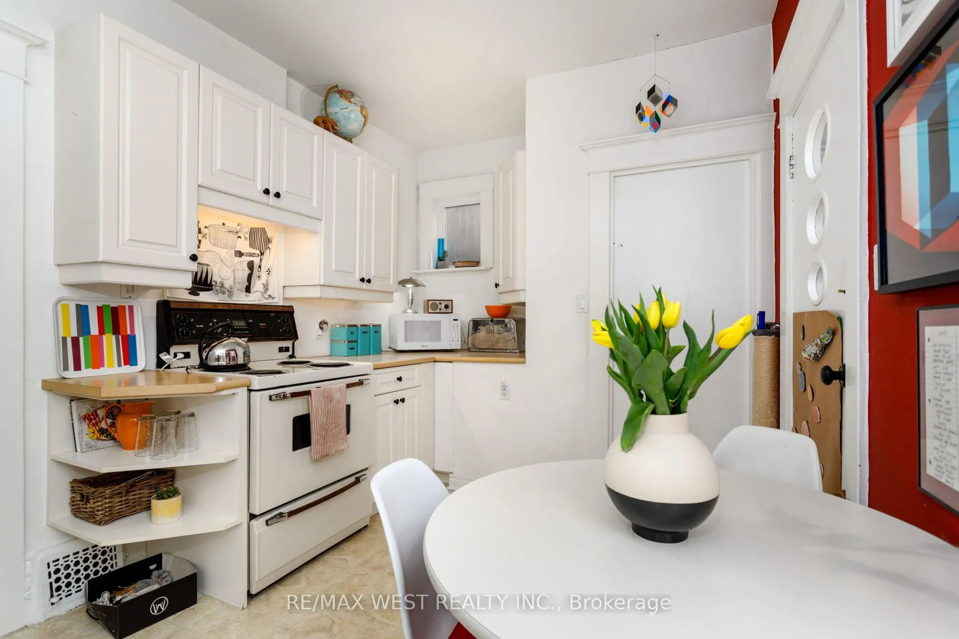 Photo 13 of 127 Glendale Avenue, Toronto, High Park-Swansea — HOMEH