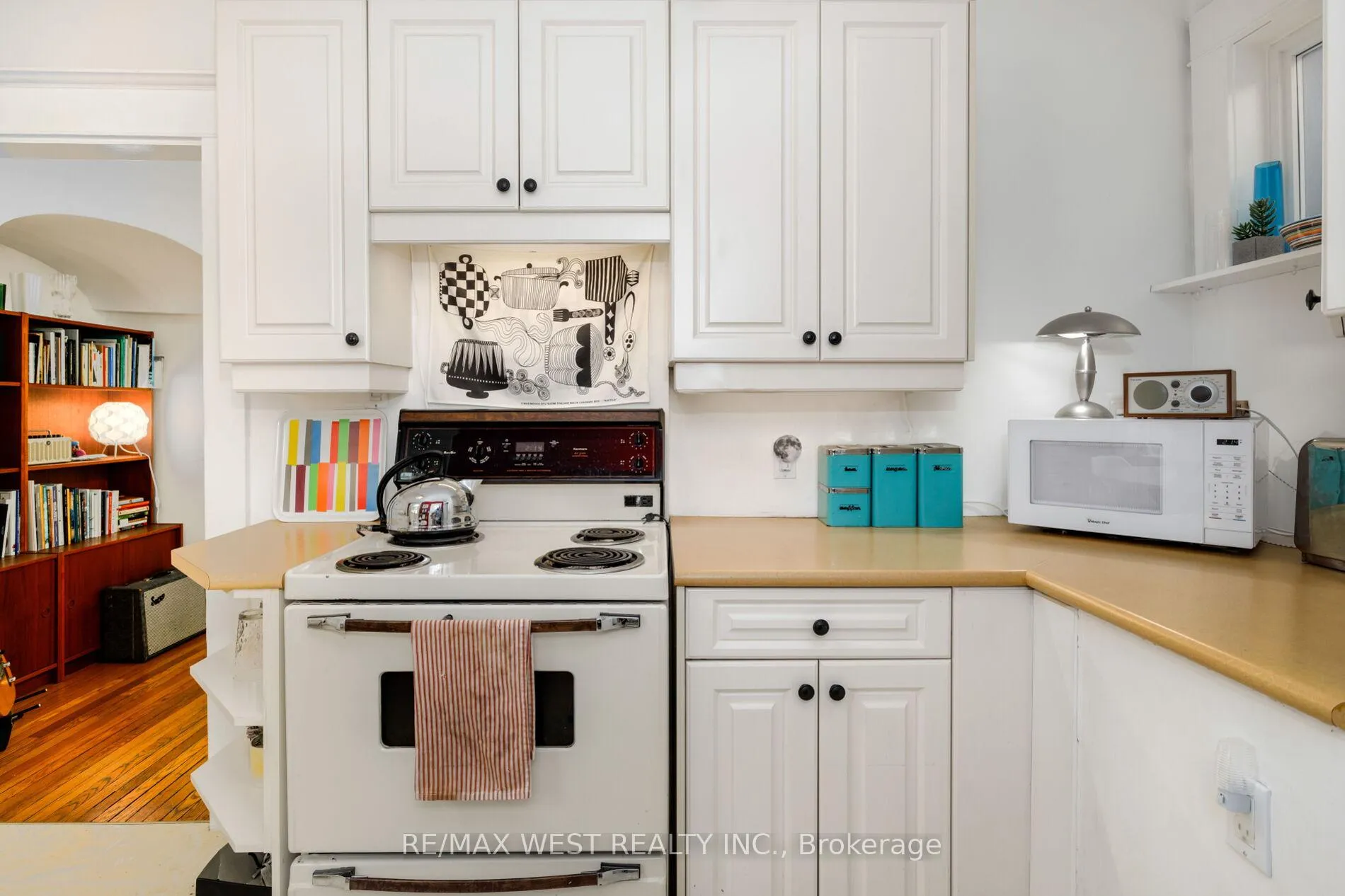 Photo 14 of 127 Glendale Avenue, Toronto, High Park-Swansea — HOMEH