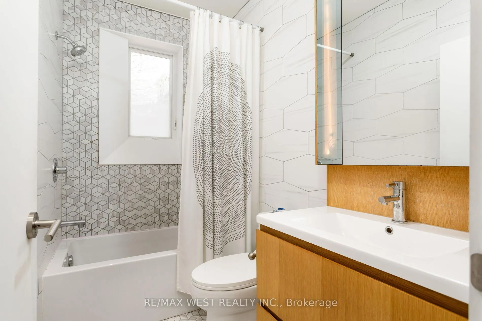 Photo 30 of 127 Glendale Avenue, Toronto, High Park-Swansea — HOMEH