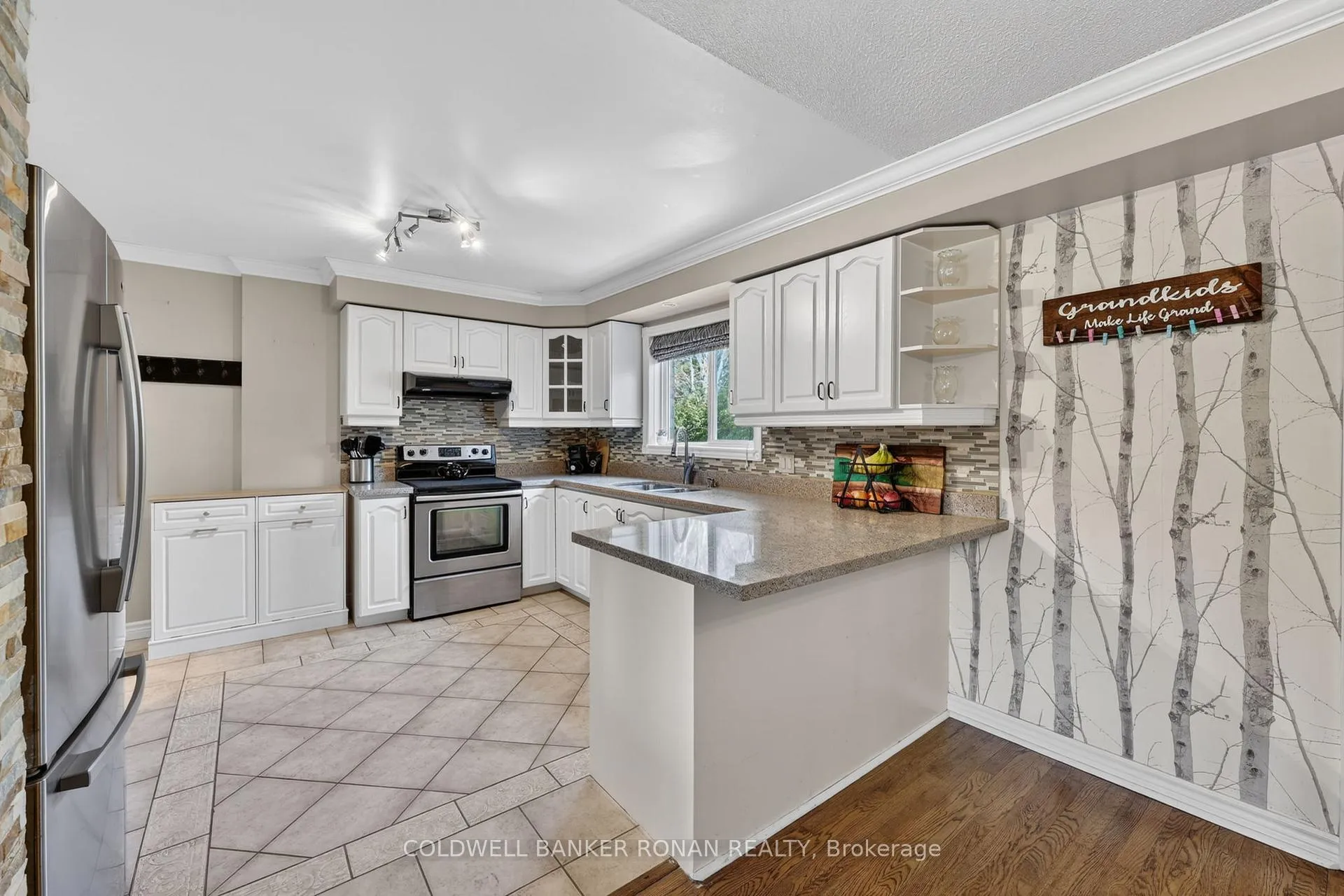 Photo 6 of 31 Marie Street, Georgina, Sutton & Jackson's Point — HOMEH