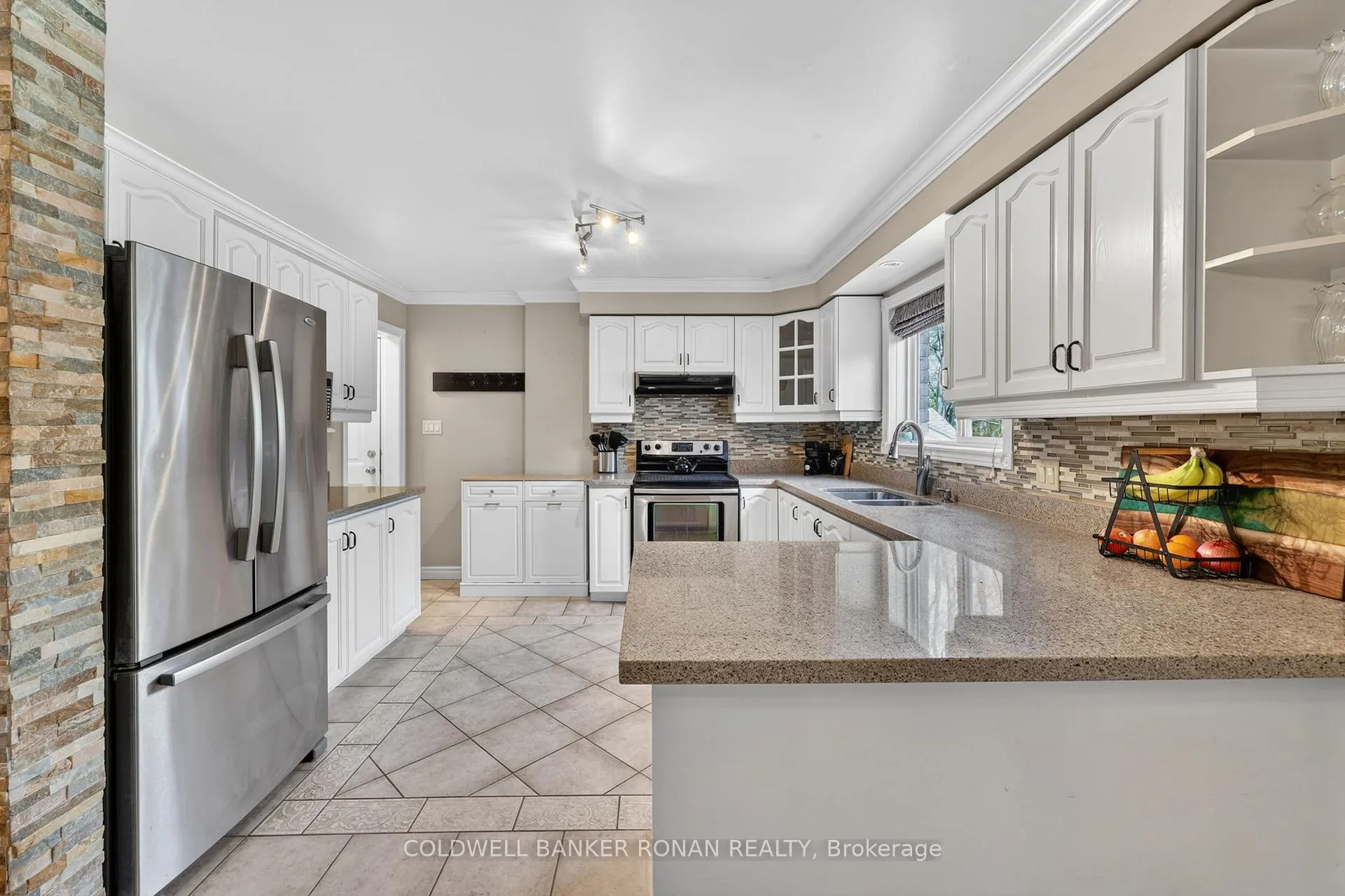 Photo 7 of 31 Marie Street, Georgina, Sutton & Jackson's Point — HOMEH