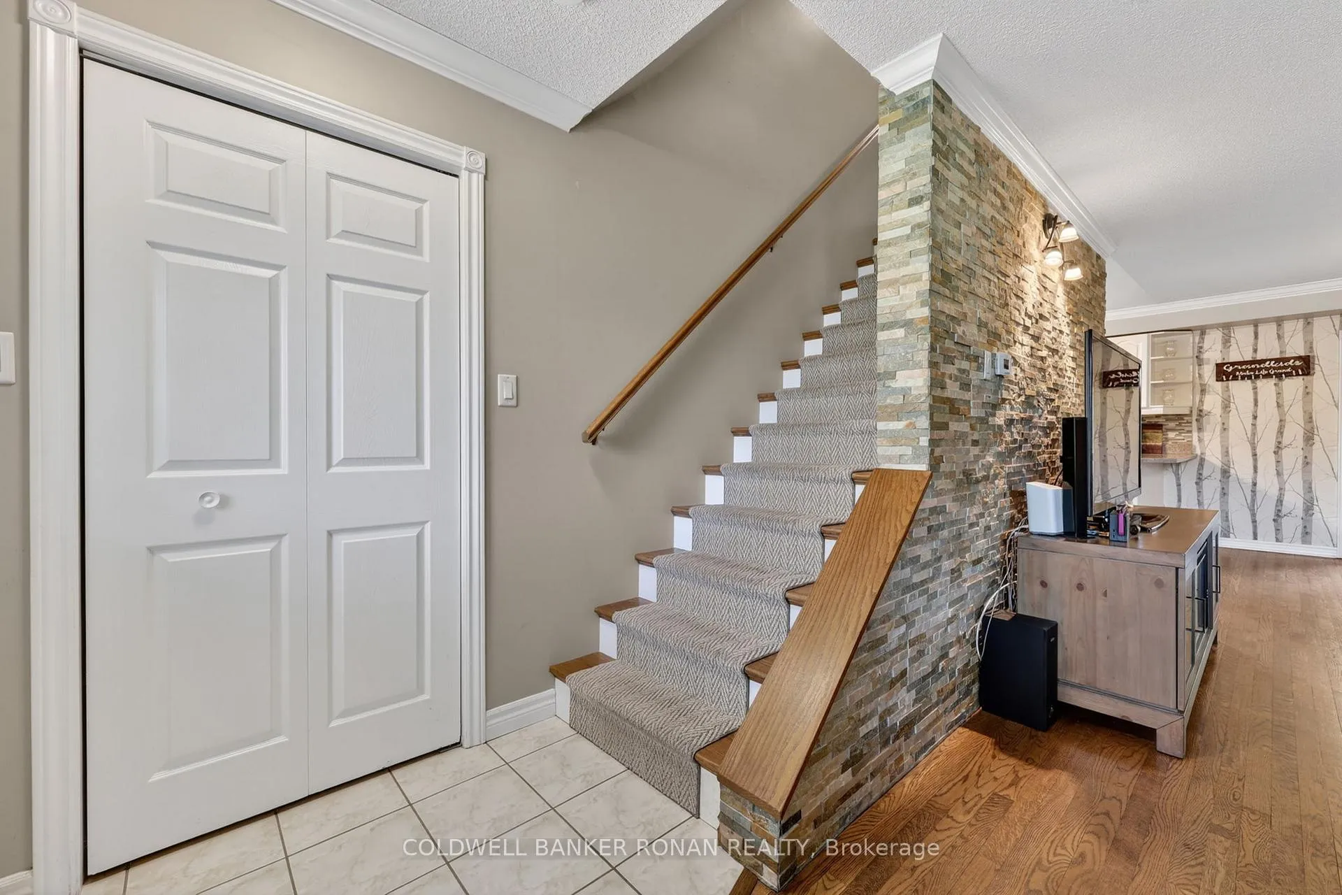 Photo 15 of 31 Marie Street, Georgina, Sutton & Jackson's Point — HOMEH