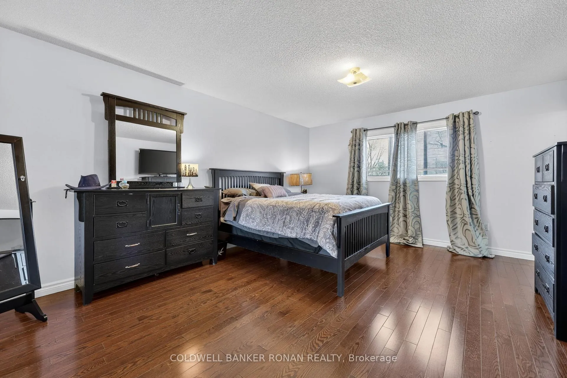 Photo 16 of 31 Marie Street, Georgina, Sutton & Jackson's Point — HOMEH