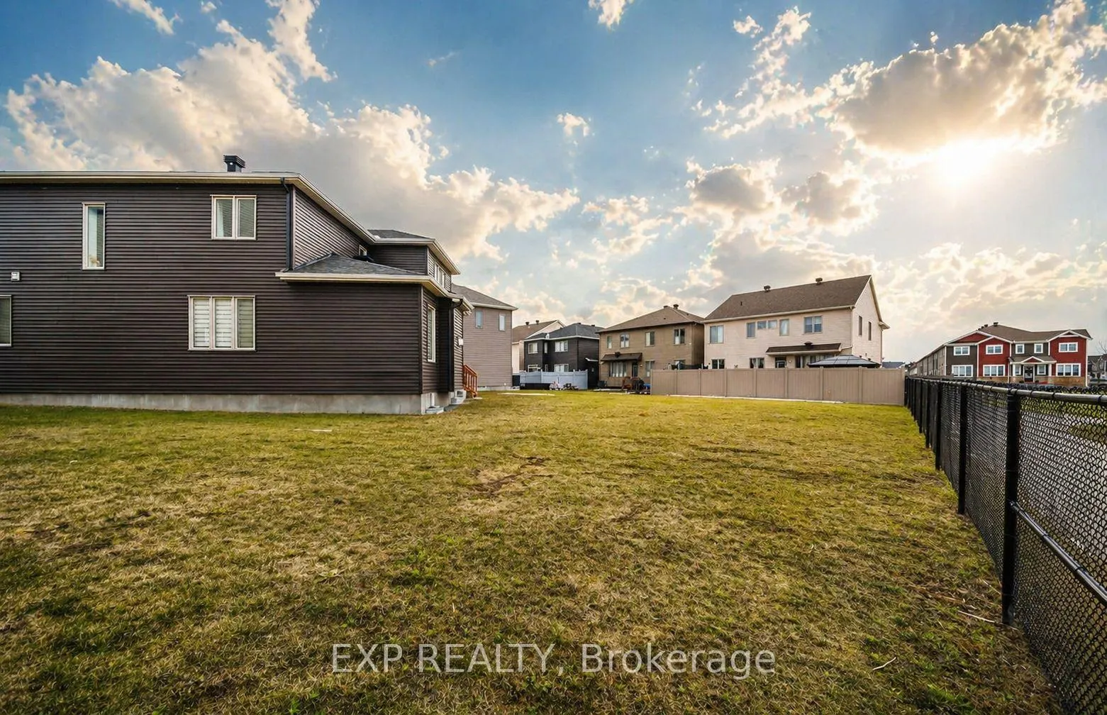 Photo 3 of 527 Alcor Terrace, Ottawa, Barrhaven - Half Moon Bay — HOMEH