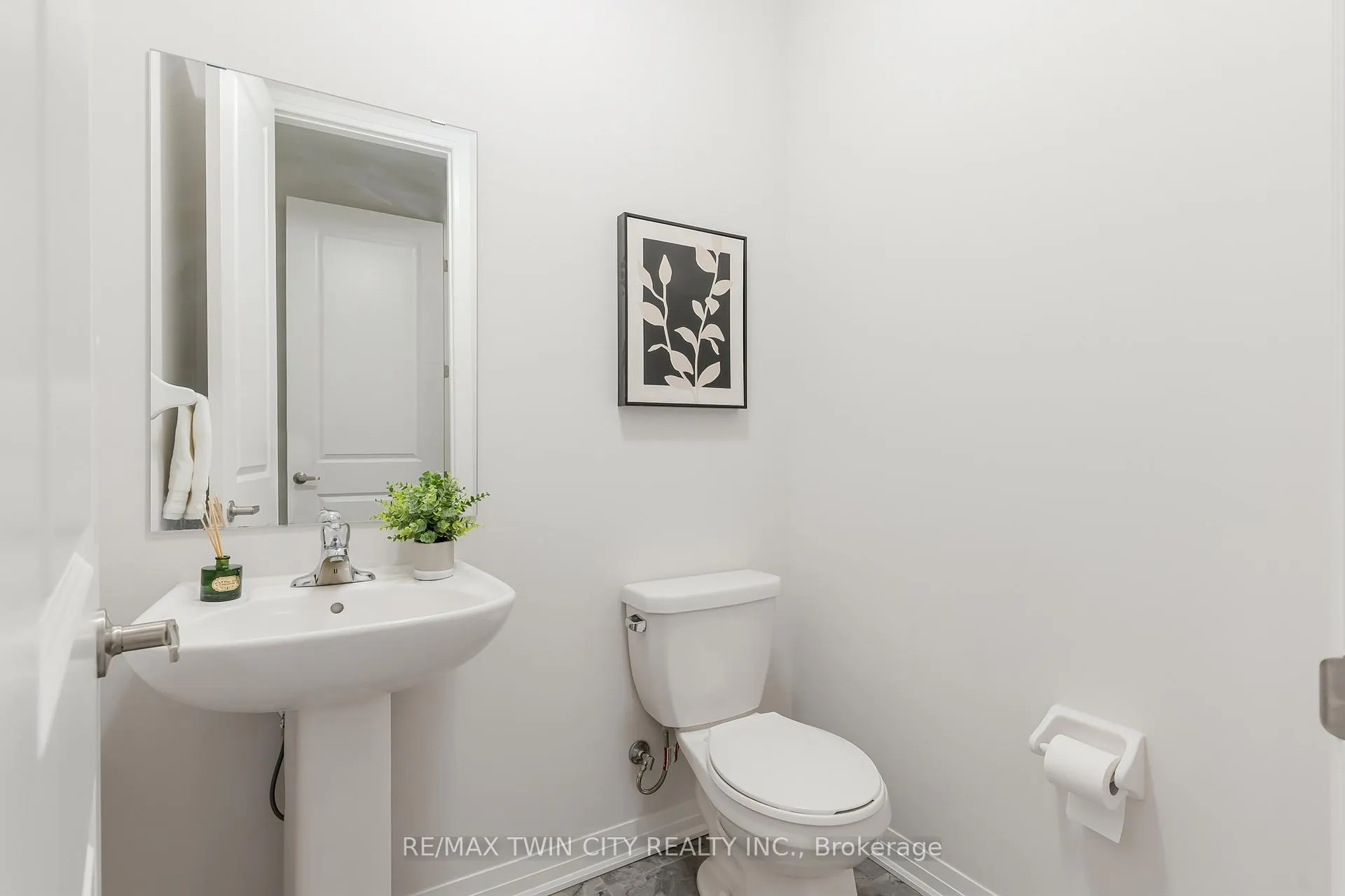 Photo 23 of 14 Mary Watson Street, North Dumfries, Ayr — HOMEH