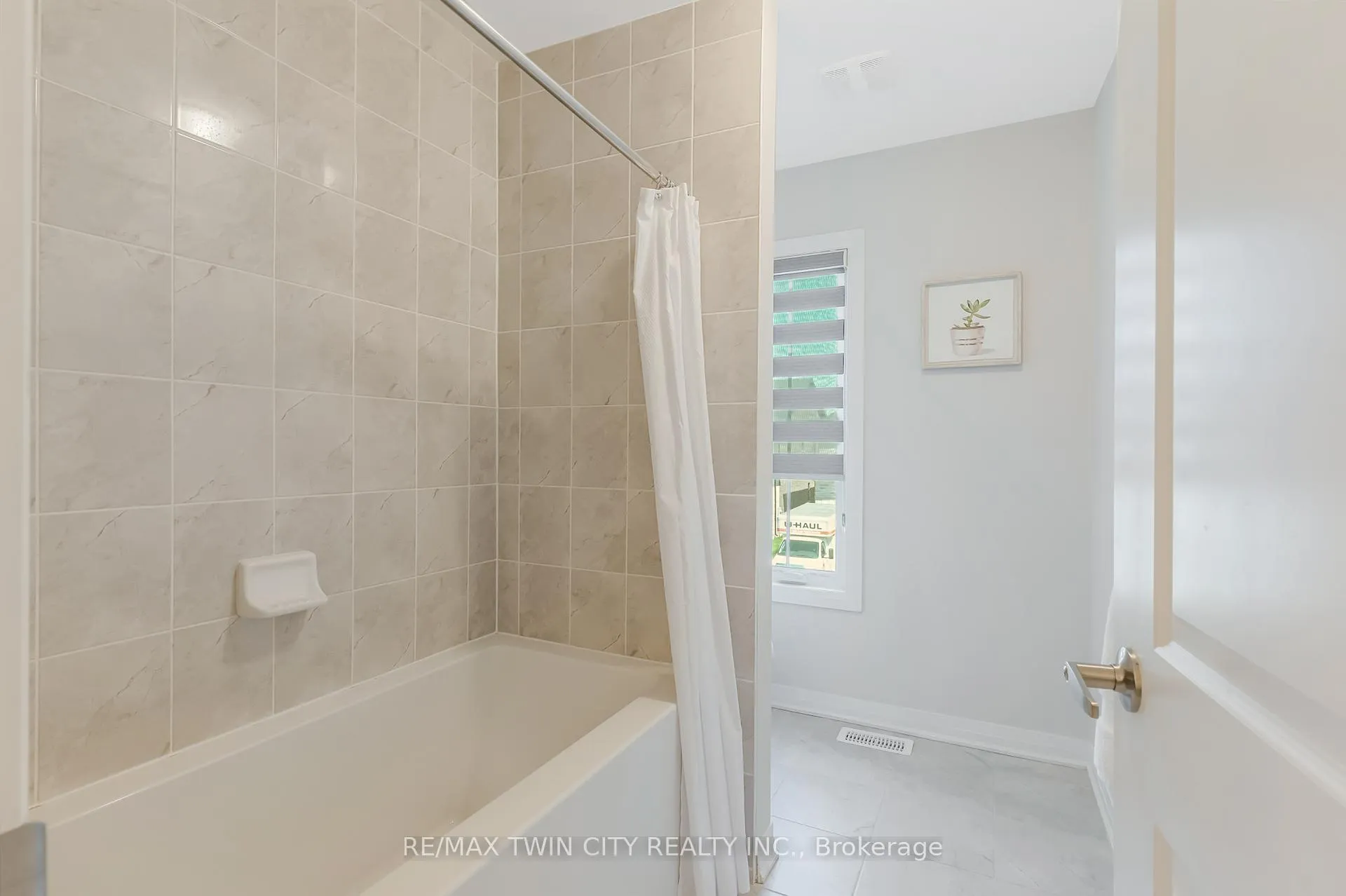 Photo 33 of 14 Mary Watson Street, North Dumfries, Ayr — HOMEH