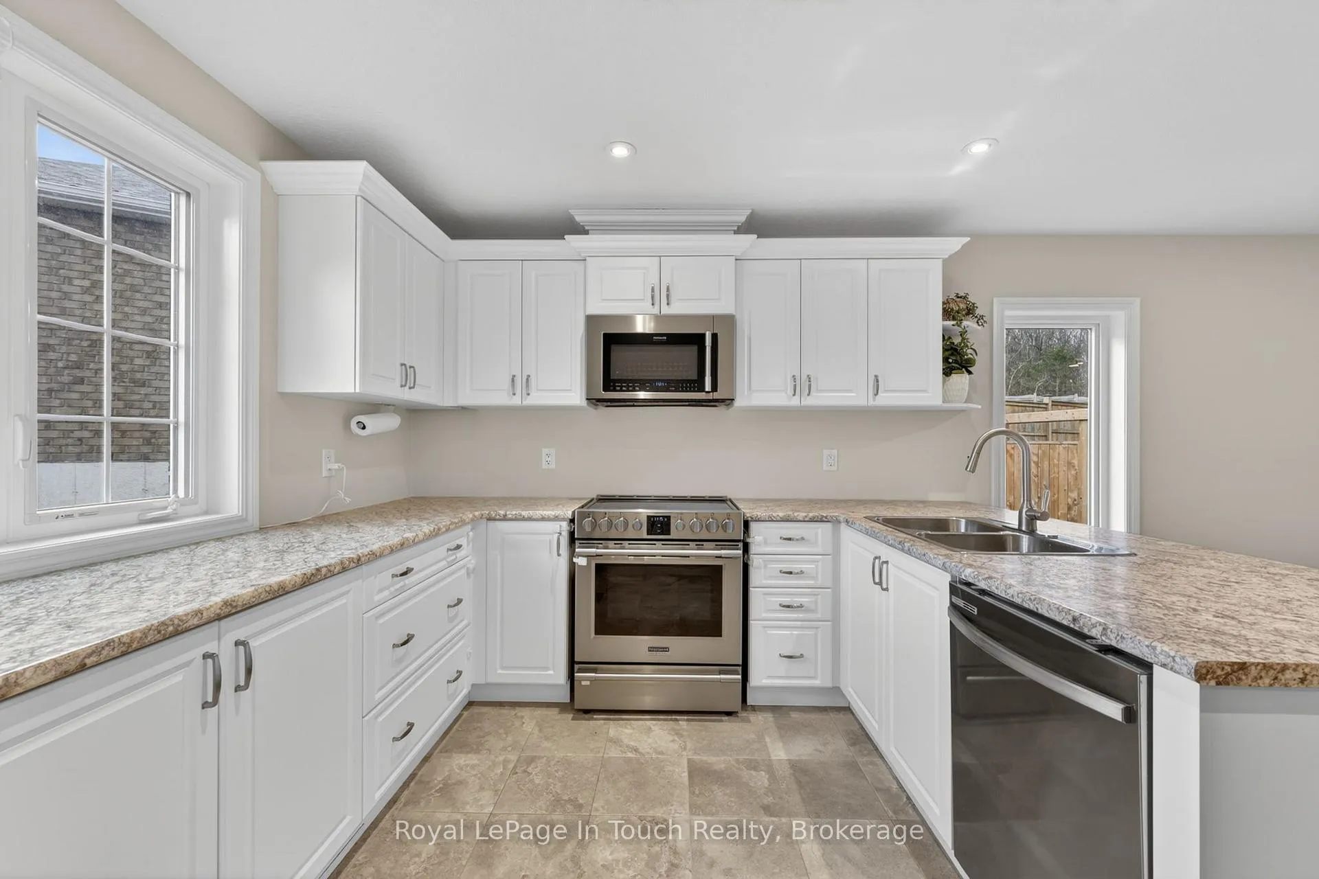 Photo 6 of 55 Hunter Avenue, Tay, Victoria Harbour — HOMEH