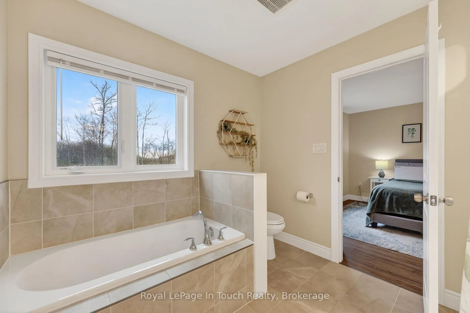 Photo 13 of 55 Hunter Avenue, Tay, Victoria Harbour — HOMEH