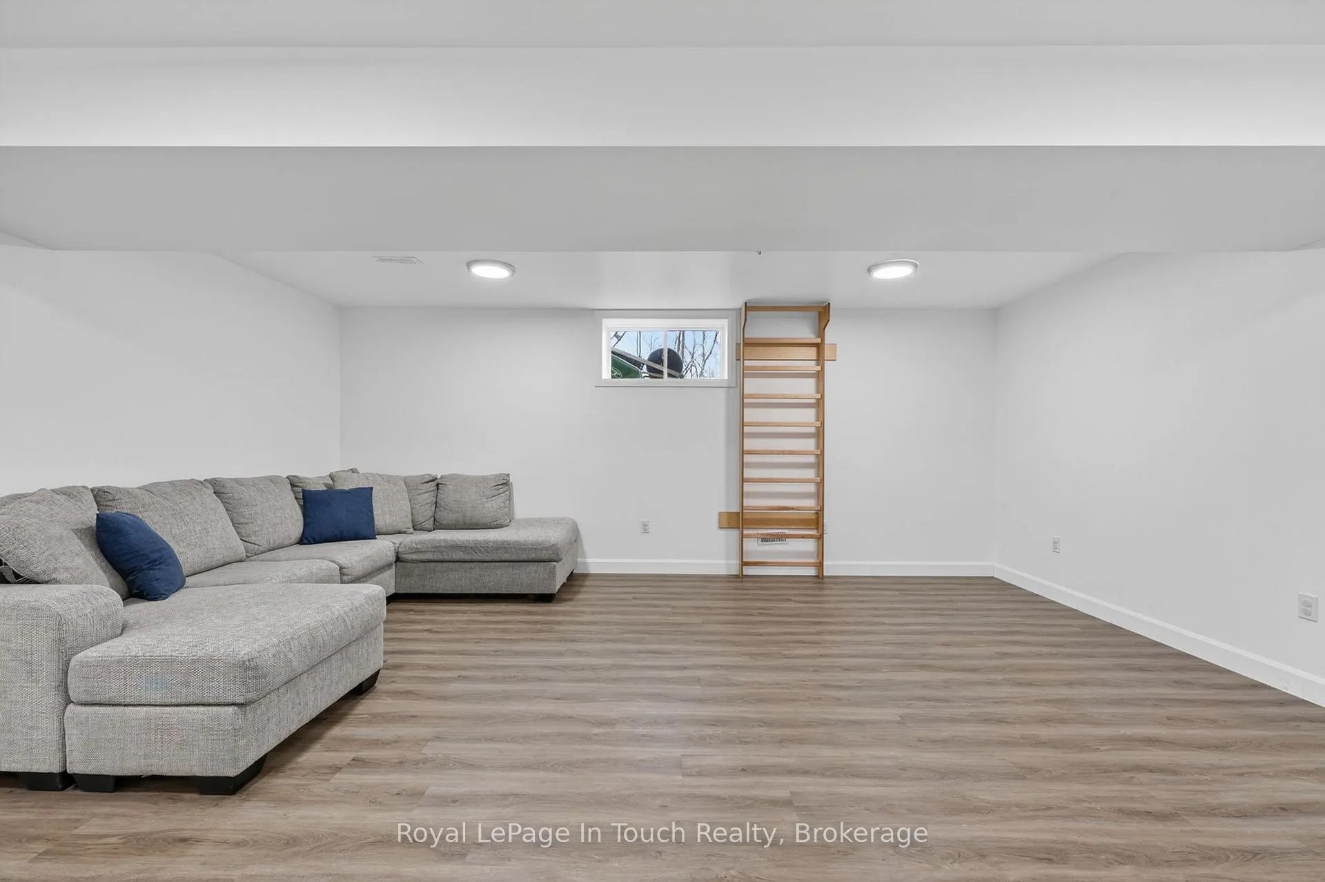 Photo 17 of 55 Hunter Avenue, Tay, Victoria Harbour — HOMEH