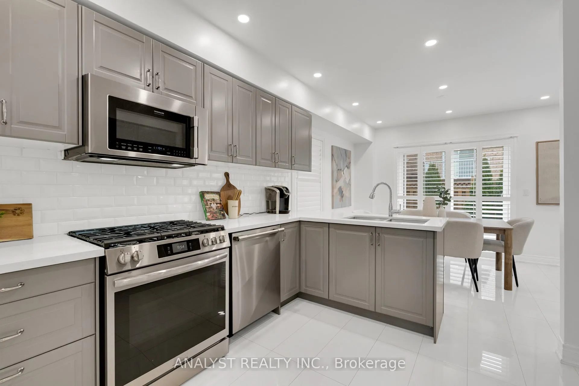 Photo 9 of 182 Buena Vista Drive, Vaughan, Sonoma Heights — HOMEH