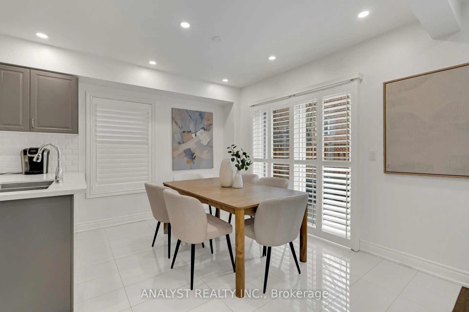 Photo 10 of 182 Buena Vista Drive, Vaughan, Sonoma Heights — HOMEH