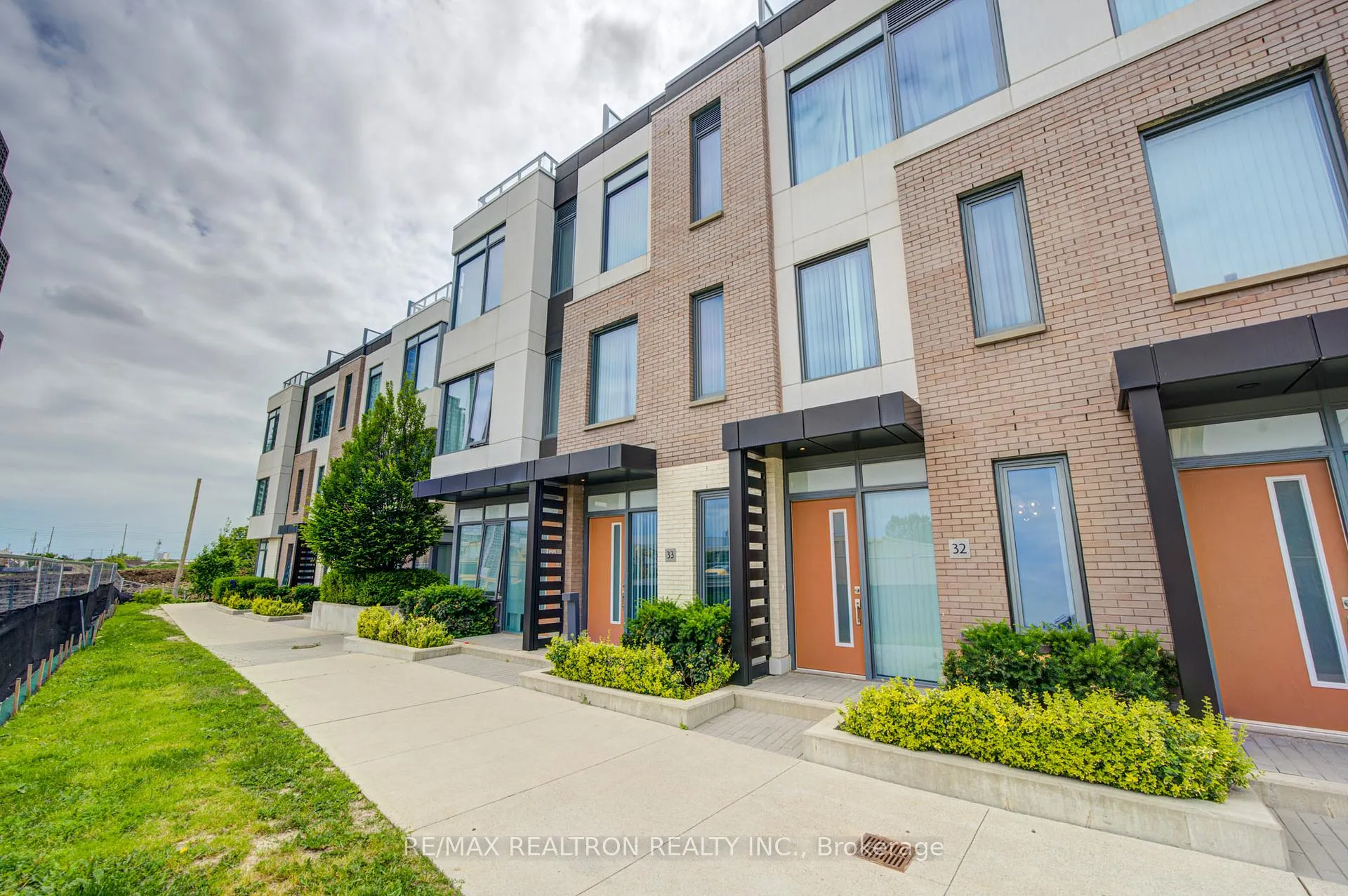 Photo 1 of Unit Th33, 1050 Portage Parkway, Vaughan, Concord — HOMEH