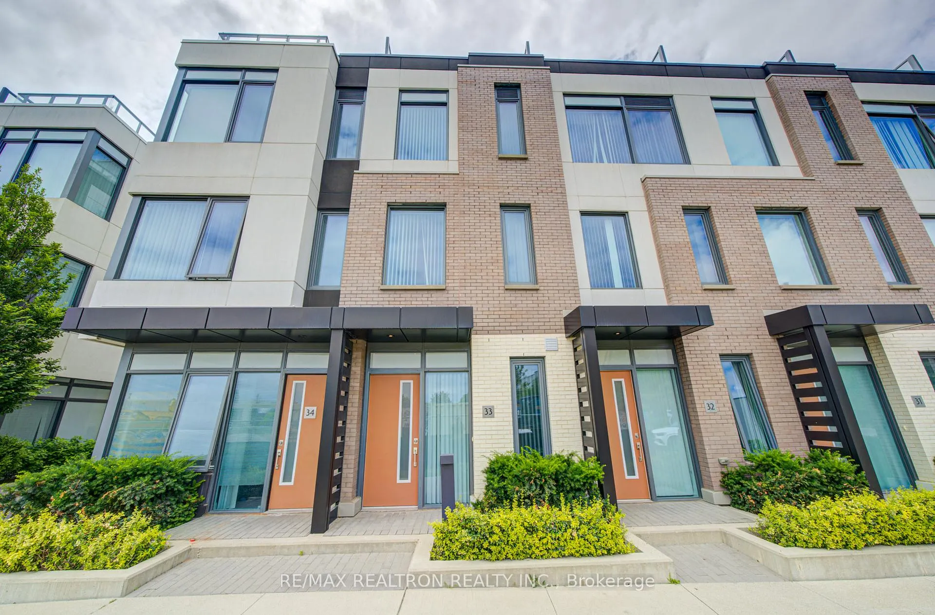 Photo 2 of Unit Th33, 1050 Portage Parkway, Vaughan, Concord — HOMEH