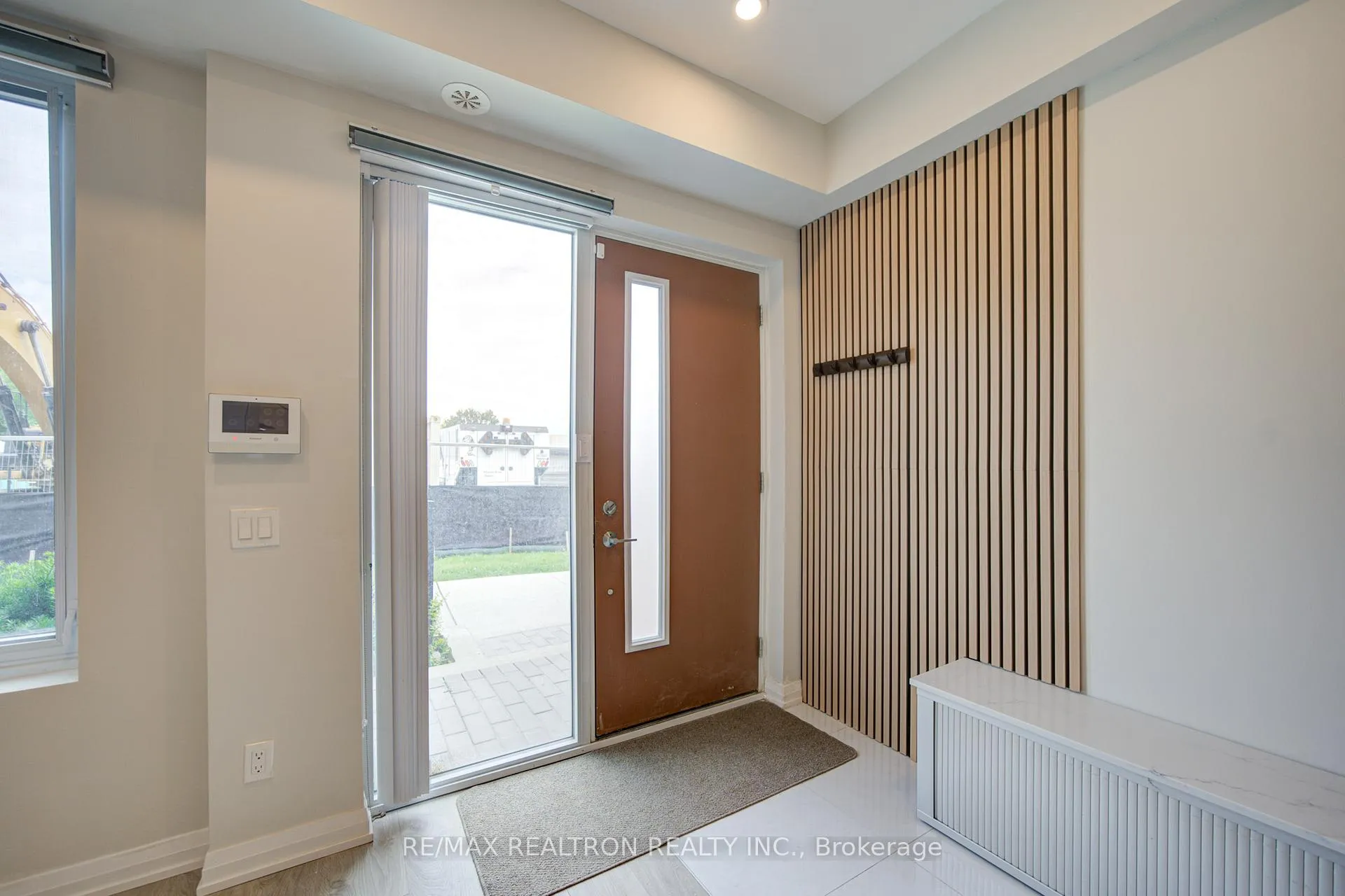 Photo 5 of Unit Th33, 1050 Portage Parkway, Vaughan, Concord — HOMEH