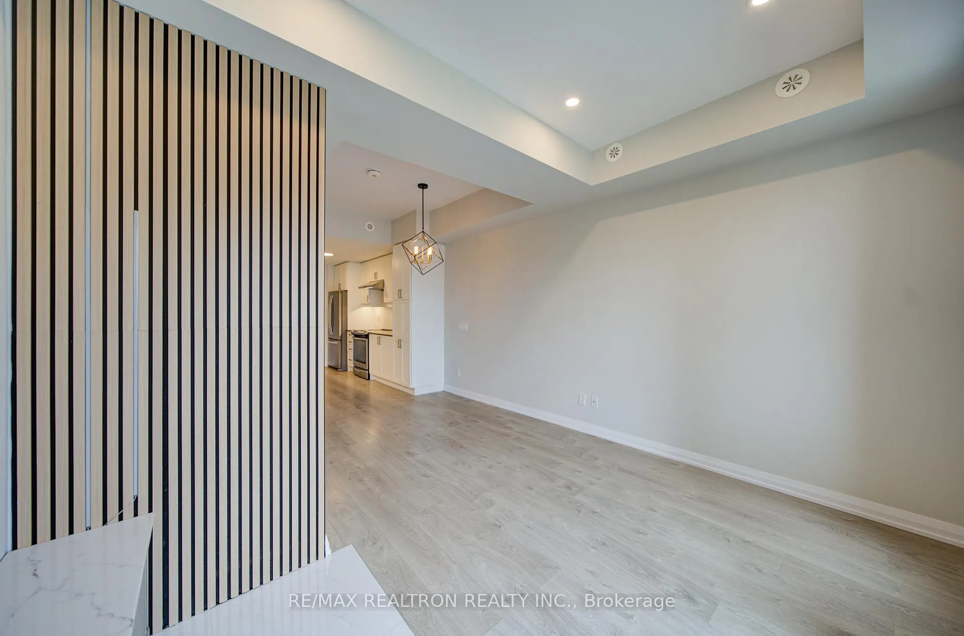 Photo 6 of Unit Th33, 1050 Portage Parkway, Vaughan, Concord — HOMEH