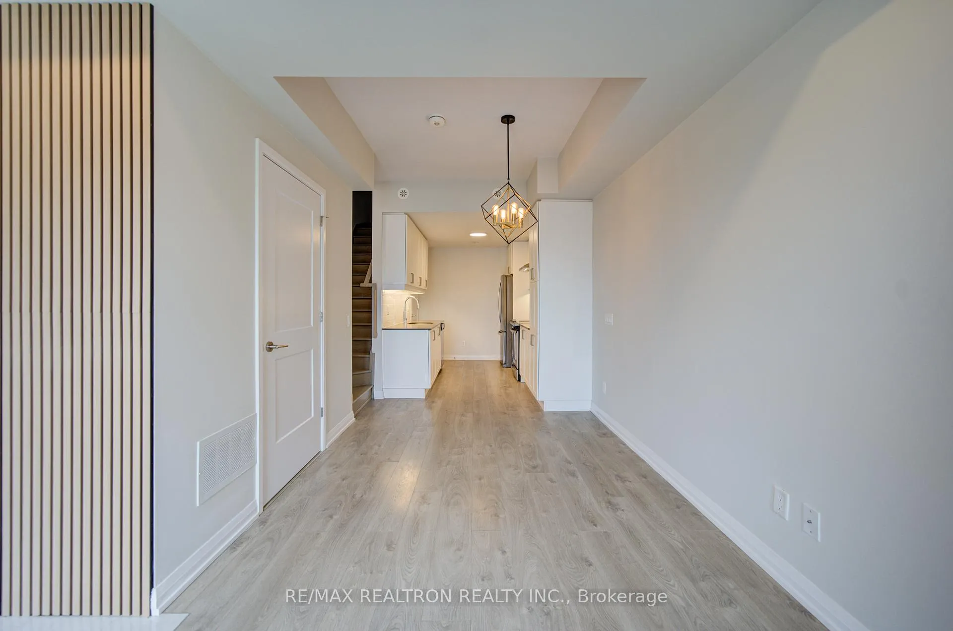 Photo 8 of Unit Th33, 1050 Portage Parkway, Vaughan, Concord — HOMEH