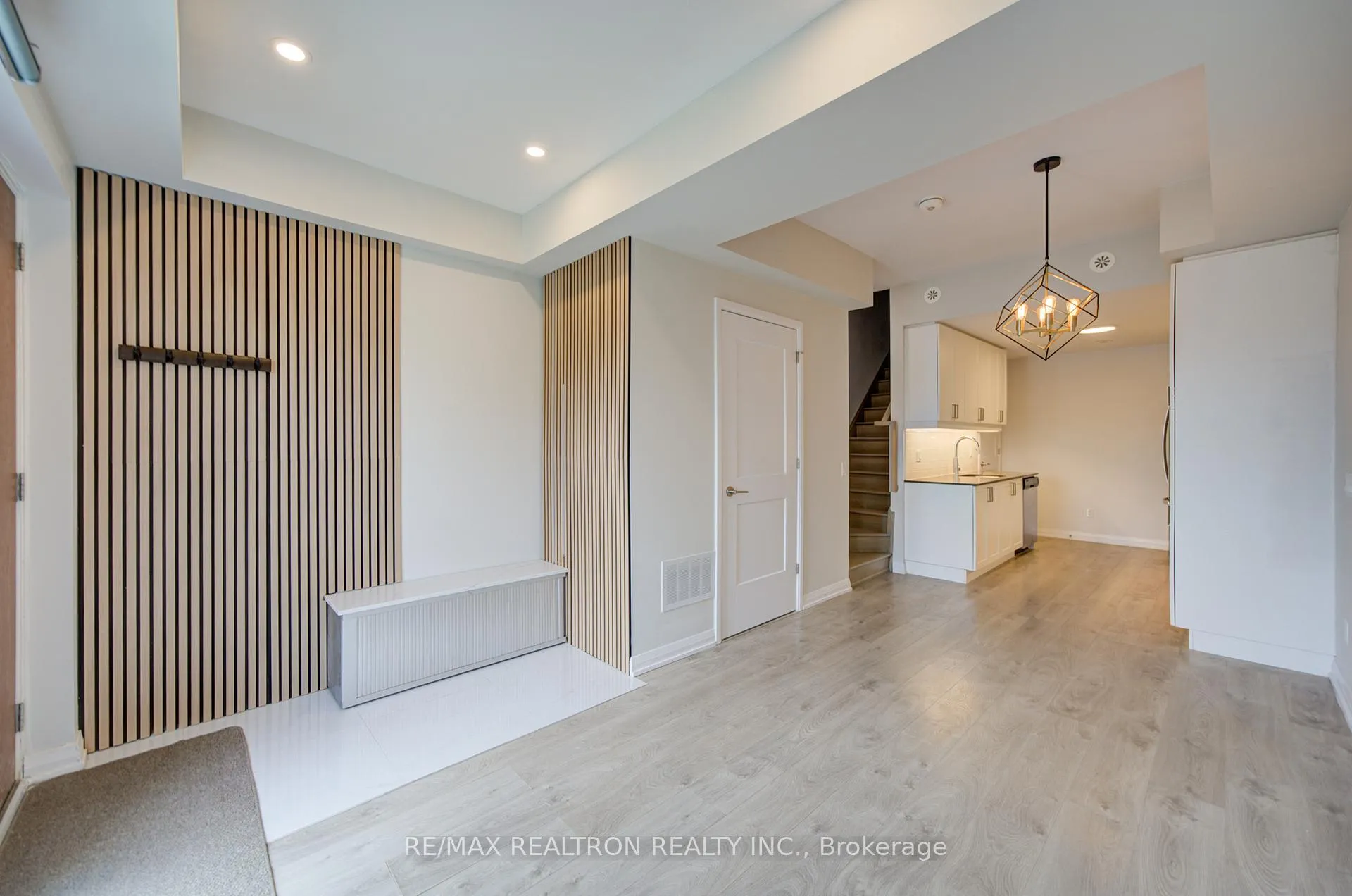 Photo 9 of Unit Th33, 1050 Portage Parkway, Vaughan, Concord — HOMEH