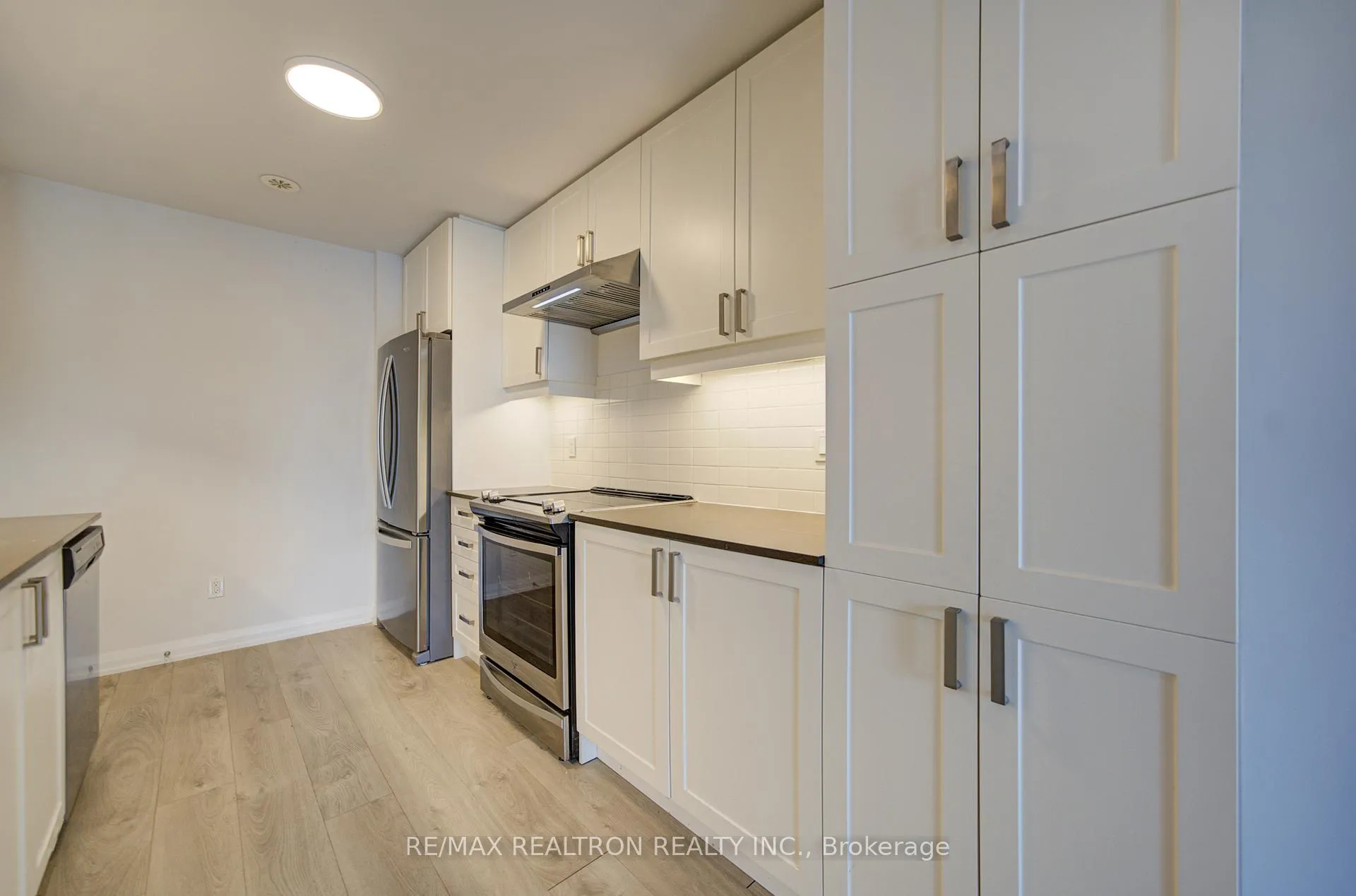 Photo 13 of Unit Th33, 1050 Portage Parkway, Vaughan, Concord — HOMEH