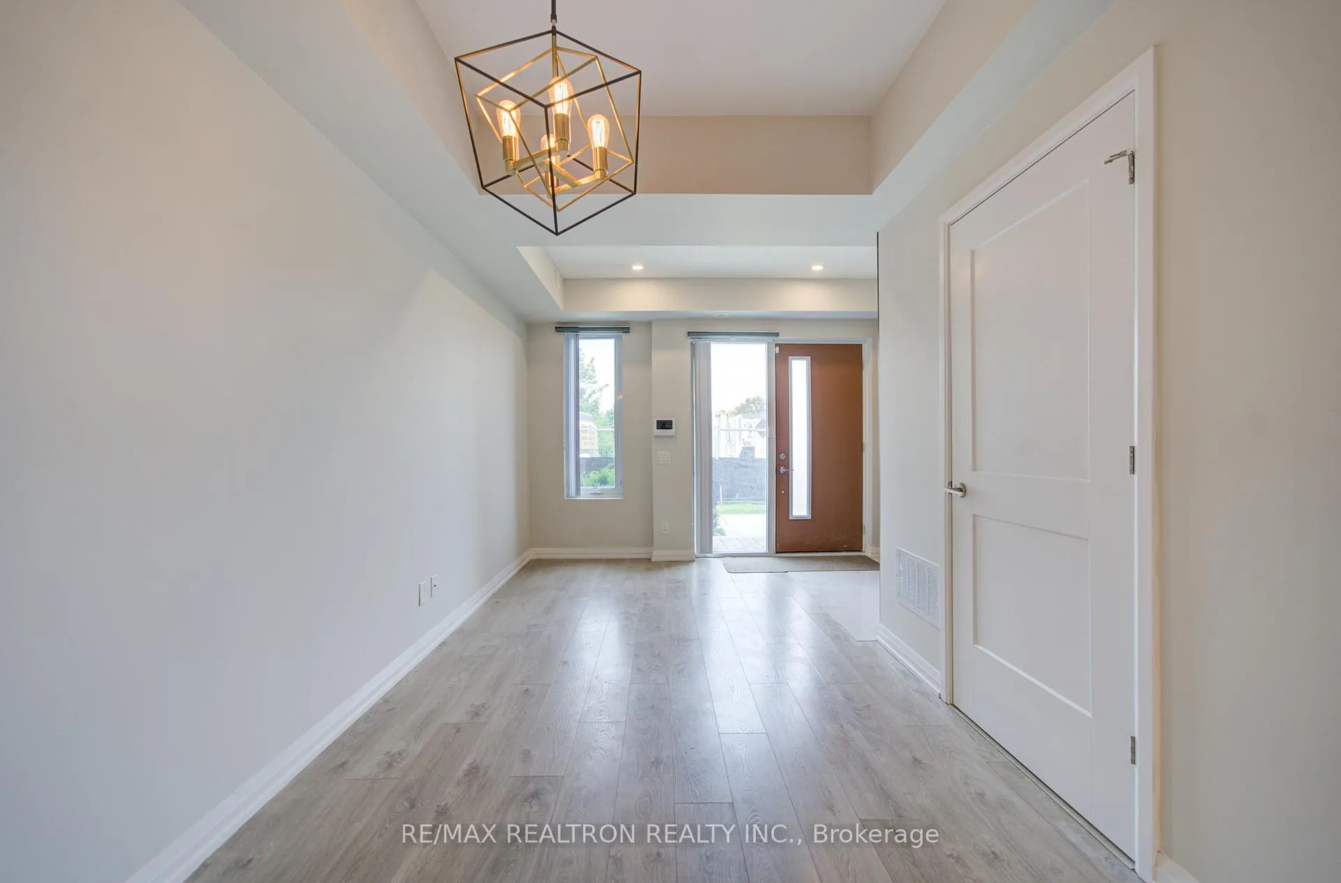 Photo 16 of Unit Th33, 1050 Portage Parkway, Vaughan, Concord — HOMEH