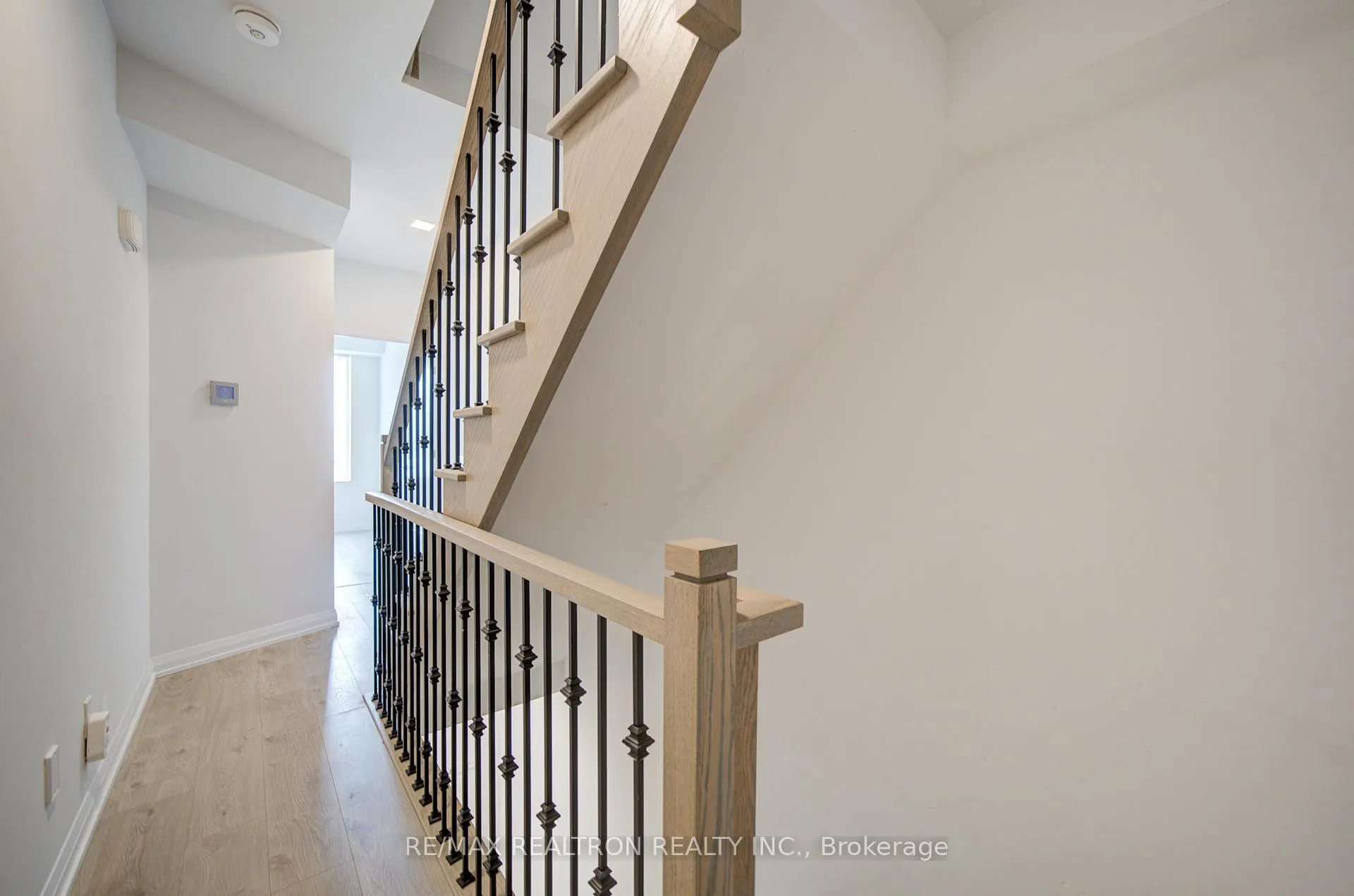Photo 20 of Unit Th33, 1050 Portage Parkway, Vaughan, Concord — HOMEH