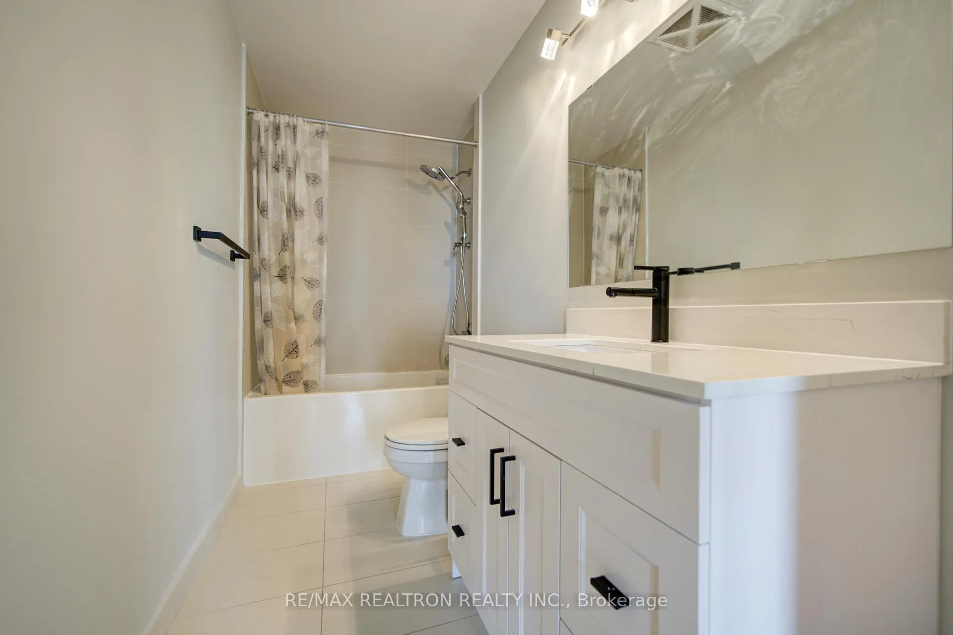 Photo 28 of Unit Th33, 1050 Portage Parkway, Vaughan, Concord — HOMEH