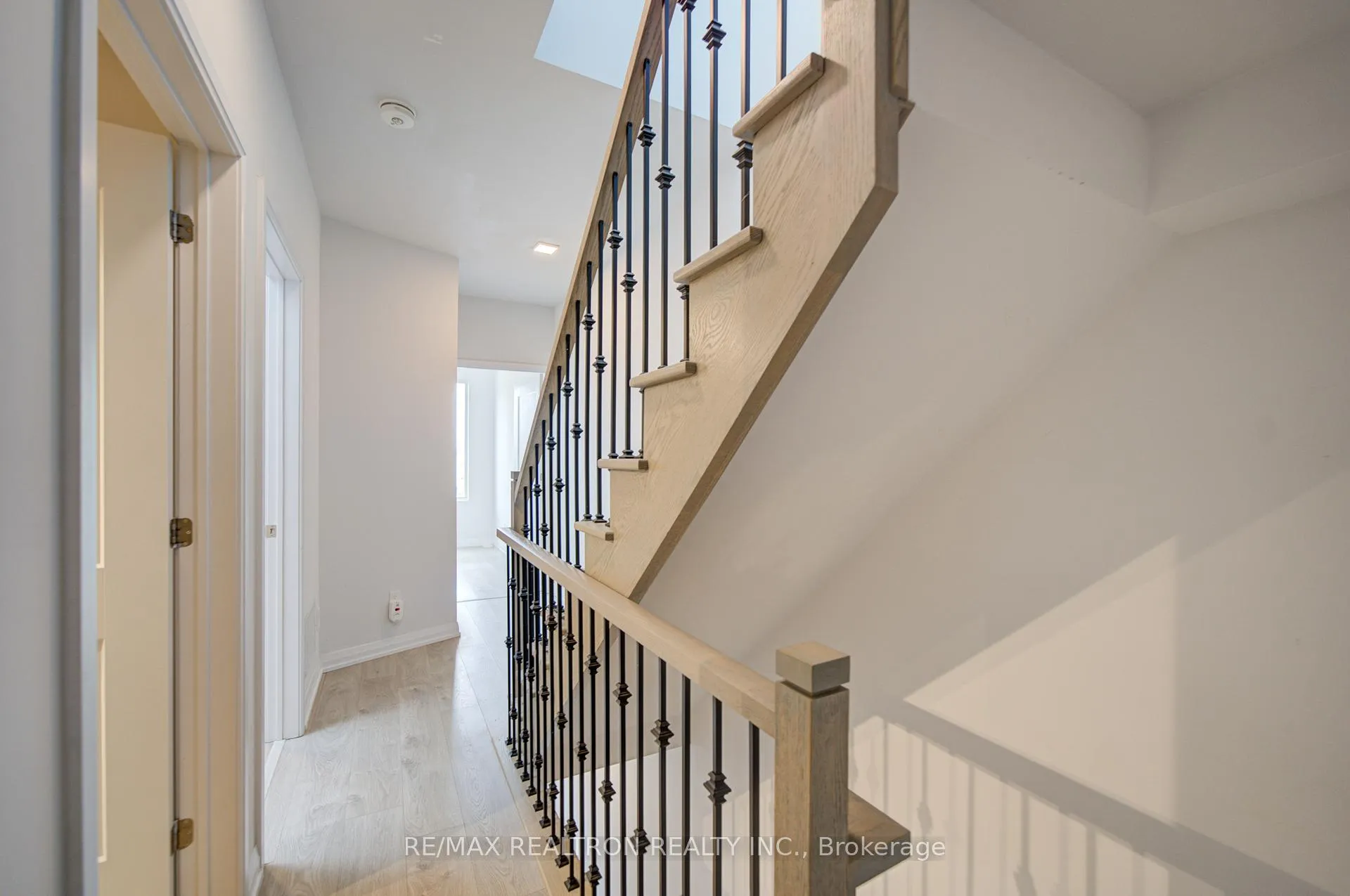 Photo 31 of Unit Th33, 1050 Portage Parkway, Vaughan, Concord — HOMEH