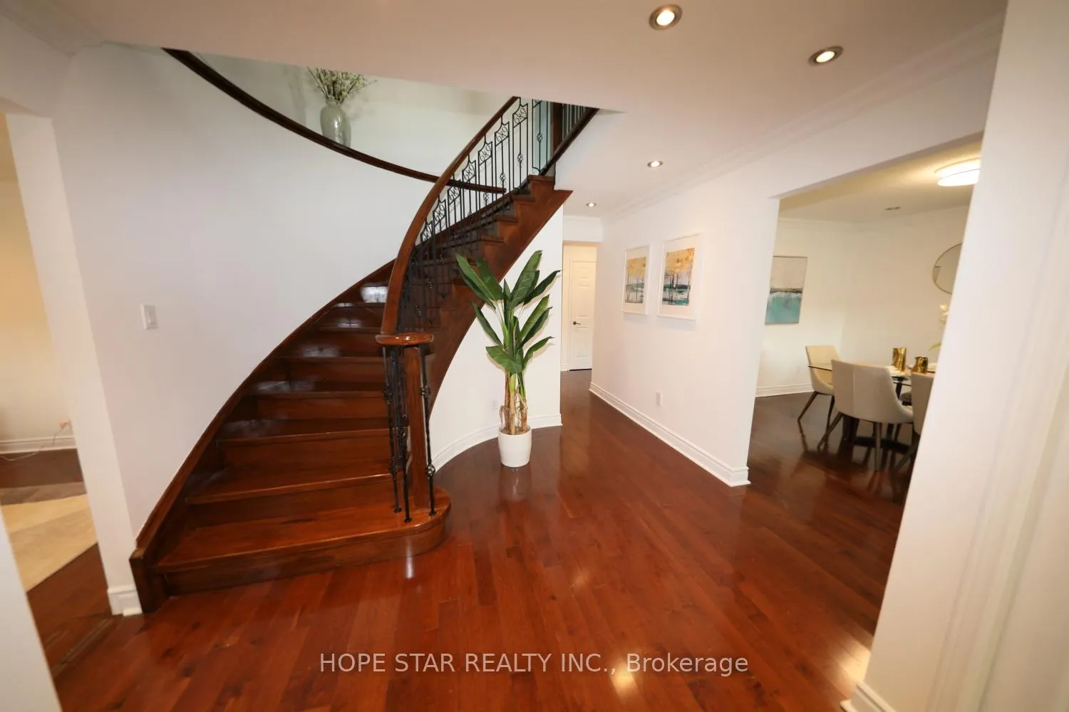 Photo 3 of 26 Ferndell Circle, Markham, Unionville — HOMEH