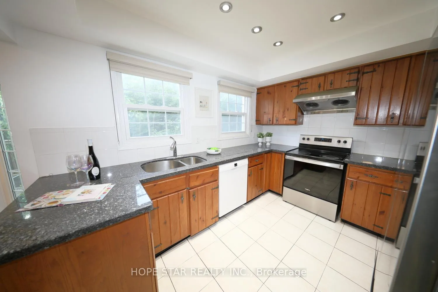 Photo 10 of 26 Ferndell Circle, Markham, Unionville — HOMEH